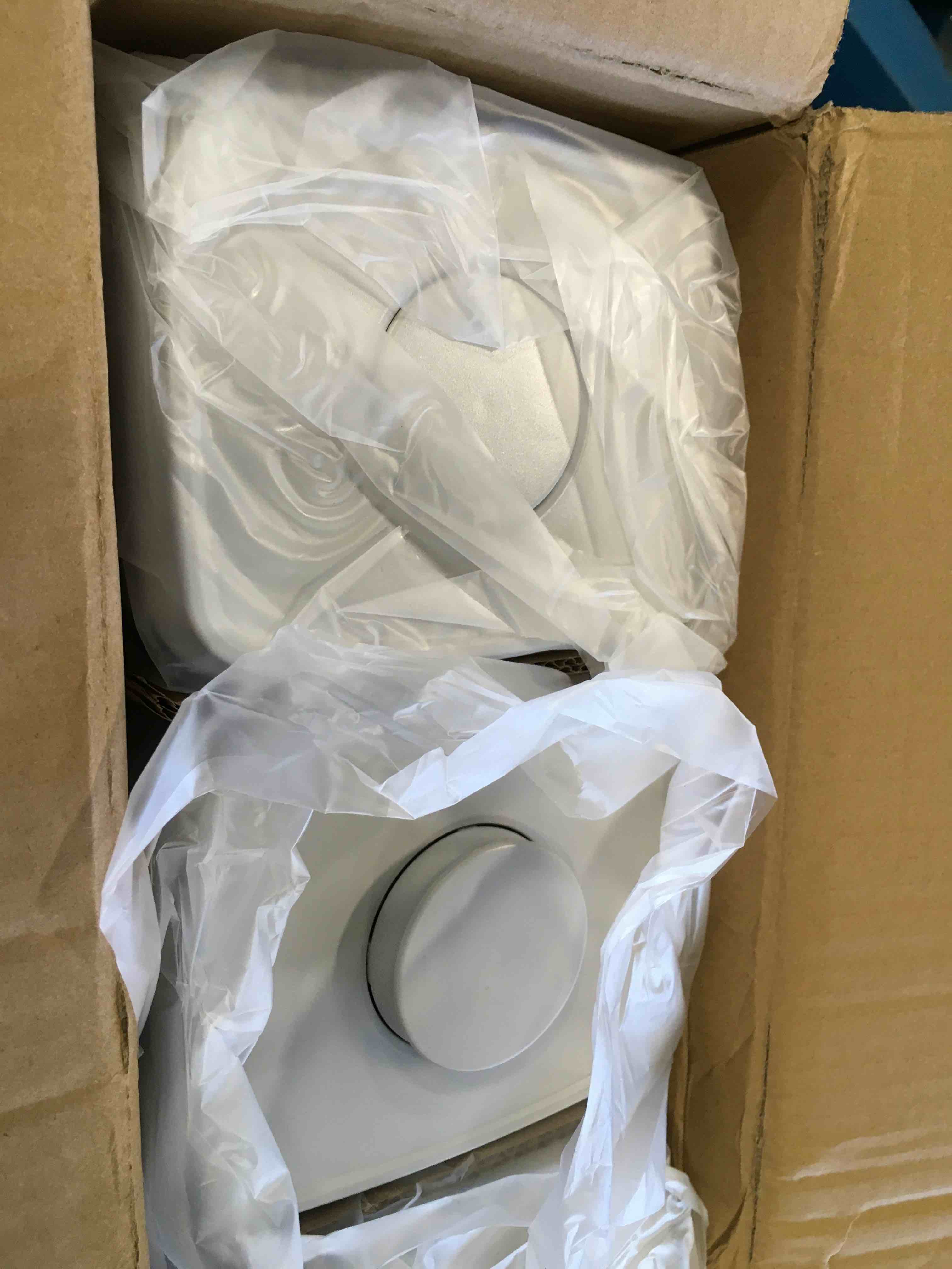 https://s3.amazonaws.com/lotting-images-prod/bidfta/YEL6470123_1717679125564.jpeg