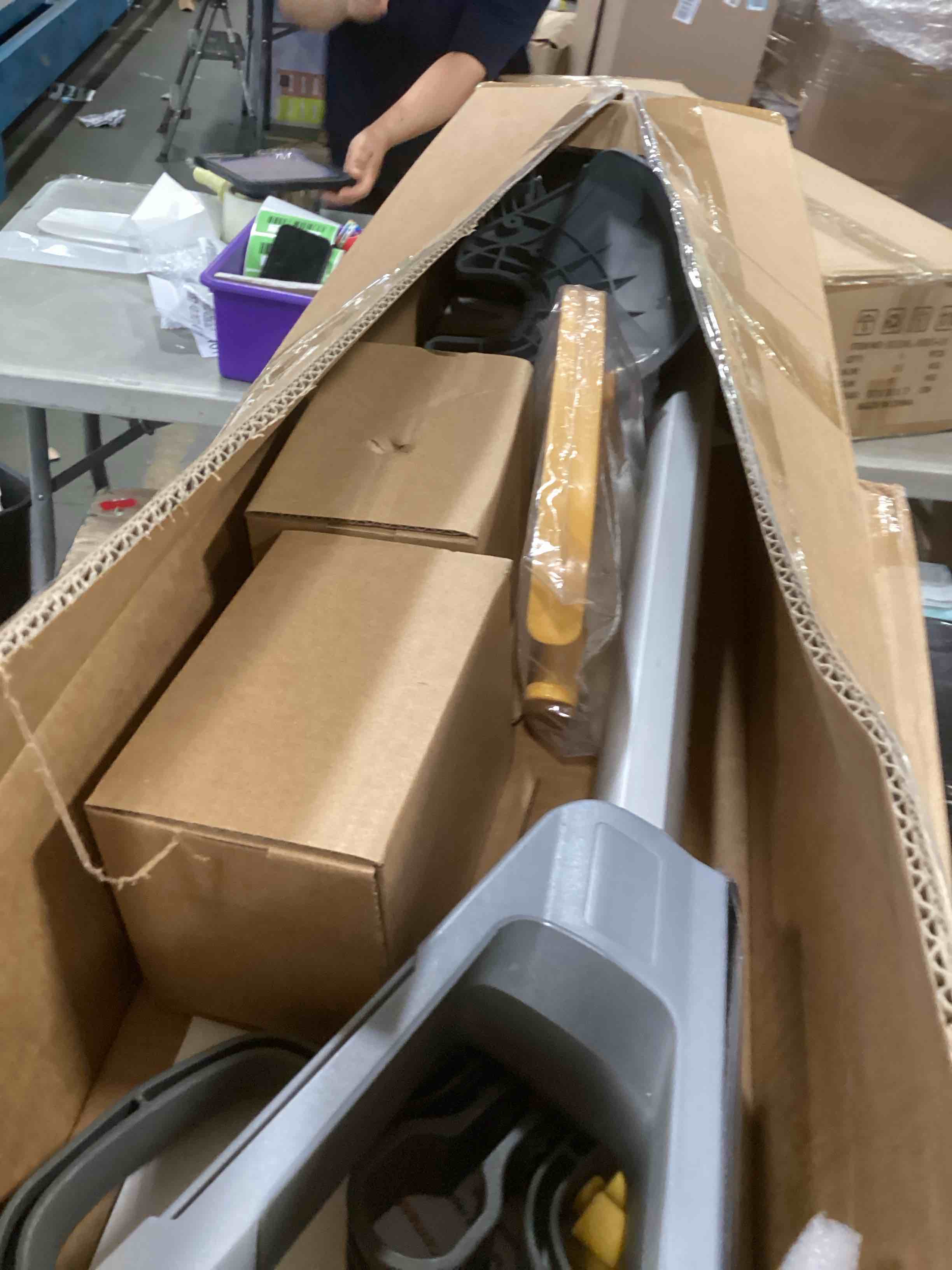 https://s3.amazonaws.com/lotting-images-prod/bidfta/YEL6470443_1718386453498.jpeg