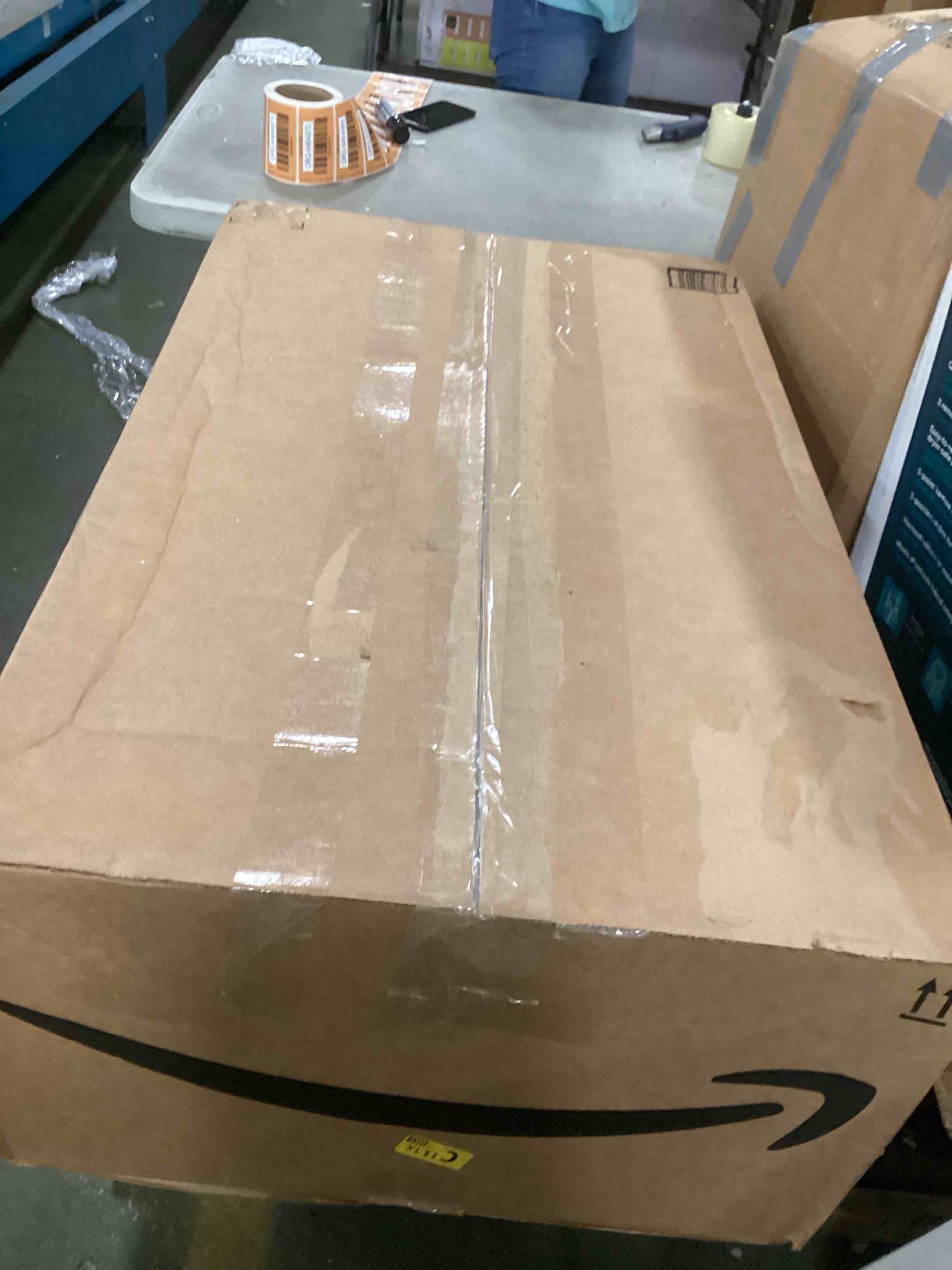https://s3.amazonaws.com/lotting-images-prod/bidfta/YEL6471410_1718882966802.jpeg