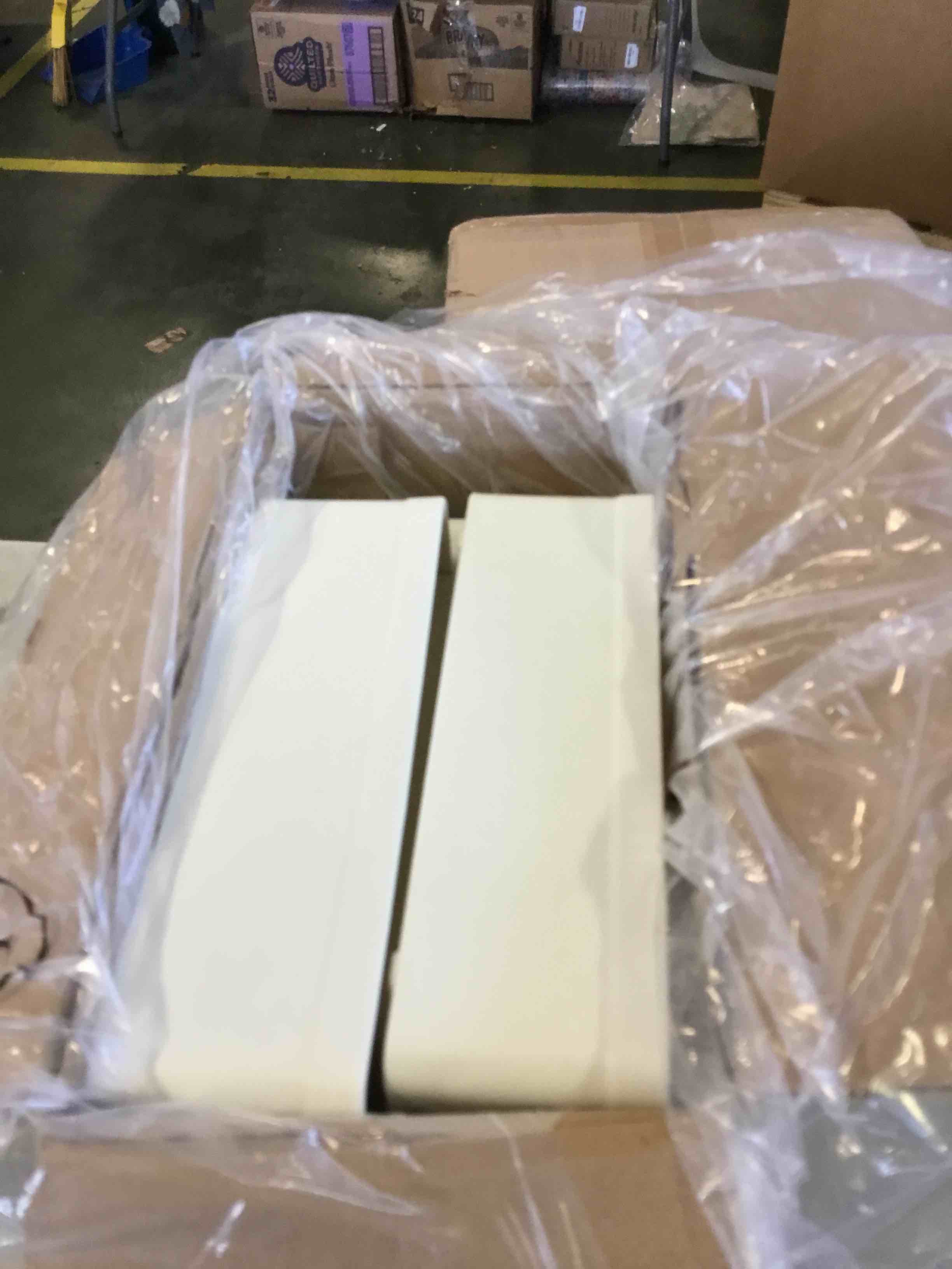 https://s3.amazonaws.com/lotting-images-prod/bidfta/YEL6472277_1717770876533.jpeg