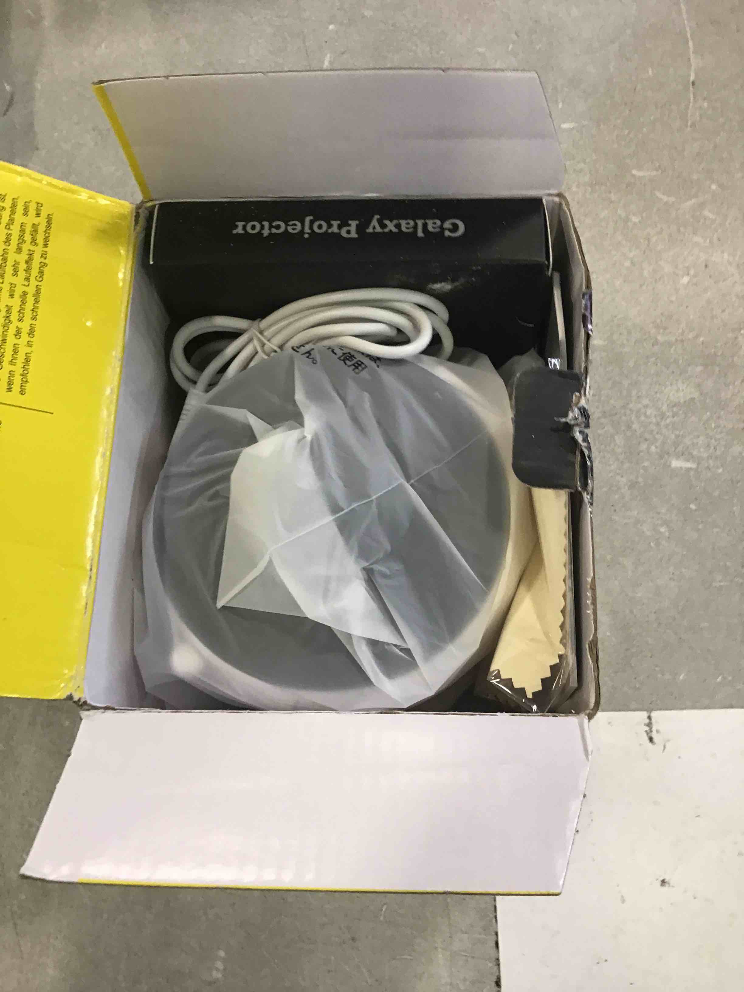 https://s3.amazonaws.com/lotting-images-prod/bidfta/YEL6472502_1718034398147.jpeg