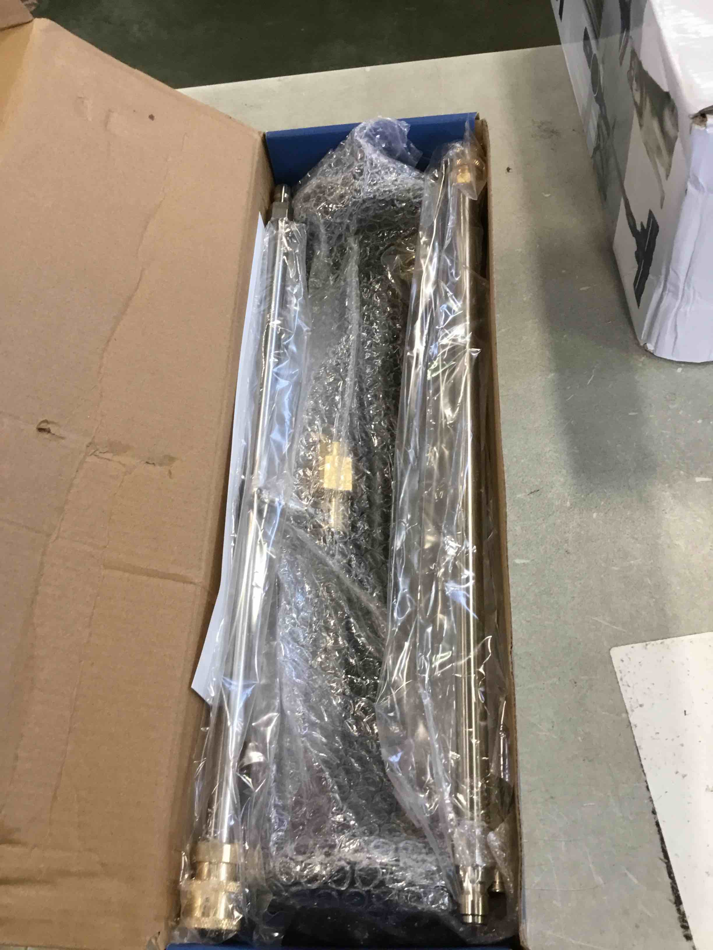 https://s3.amazonaws.com/lotting-images-prod/bidfta/YEL6472902_1718126421008.jpeg