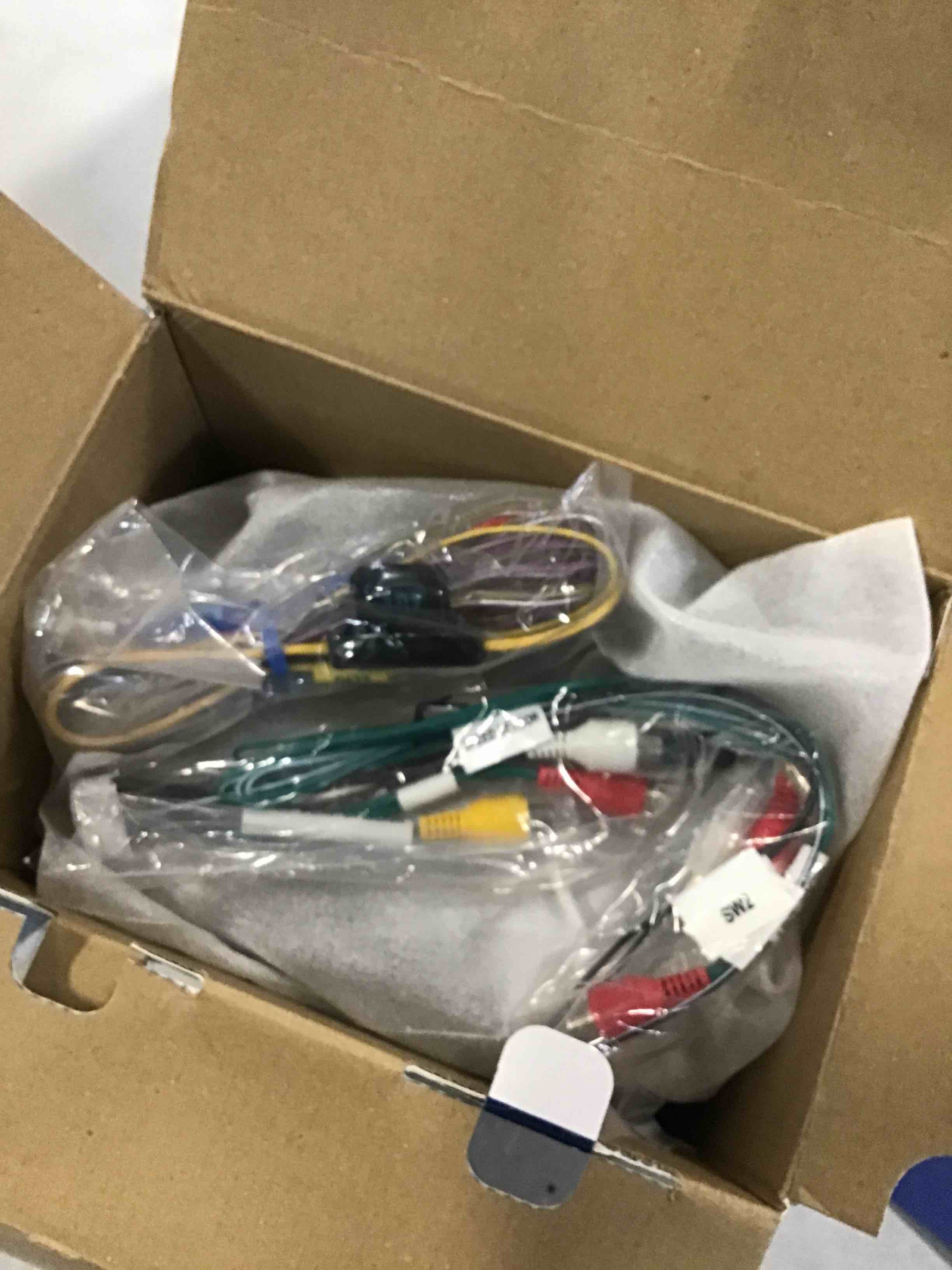 https://s3.amazonaws.com/lotting-images-prod/bidfta/YEL6473103_1717772787368.jpeg