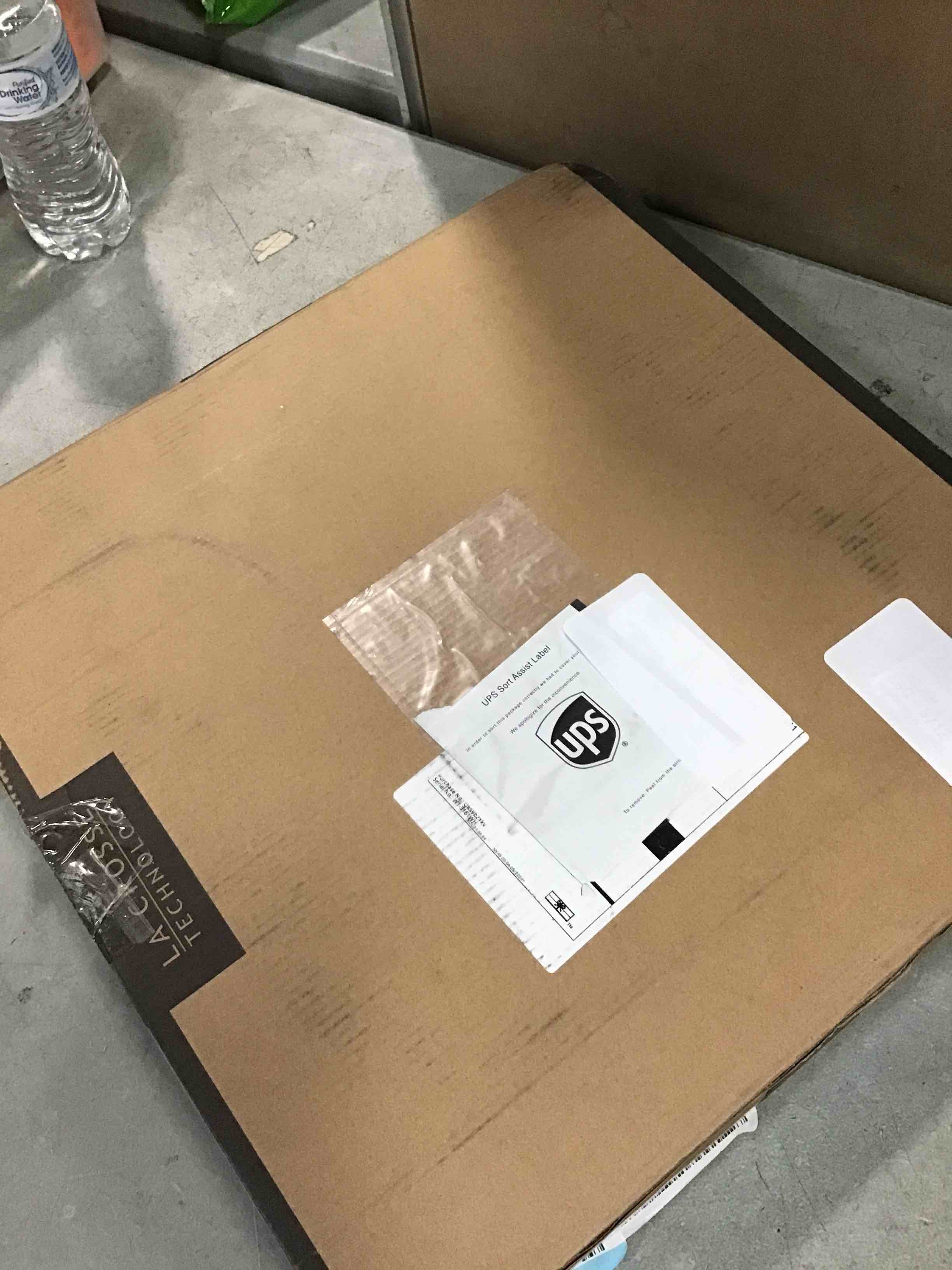 https://s3.amazonaws.com/lotting-images-prod/bidfta/YEL6488967_1717589574676.jpeg