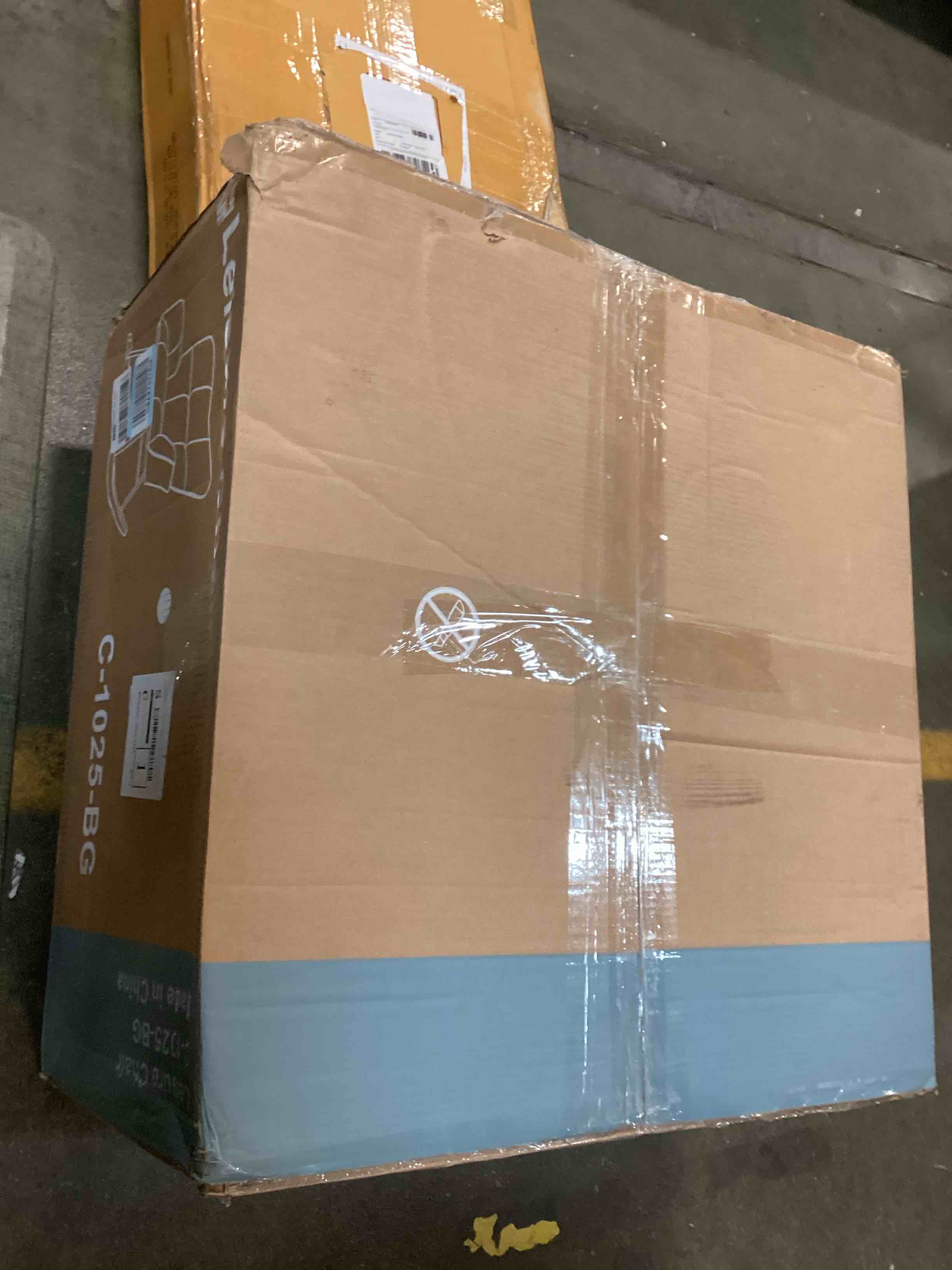 https://s3.amazonaws.com/lotting-images-prod/bidfta/YEL6489505_1717156726729.jpeg