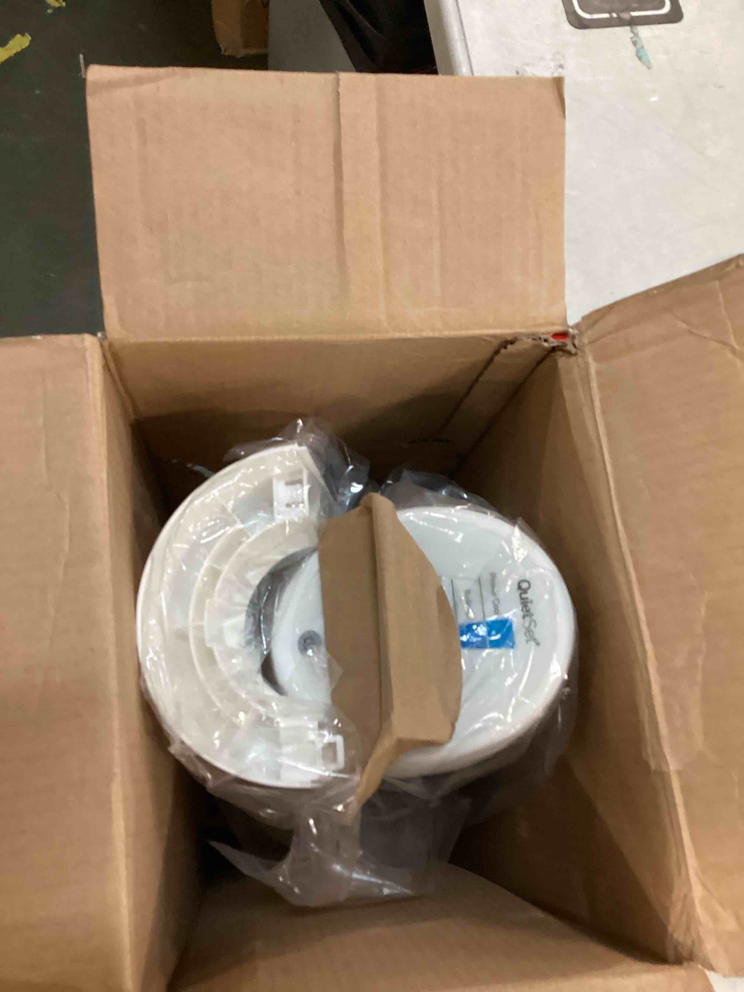 https://s3.amazonaws.com/lotting-images-prod/bidfta/YEL6489640_1717415878137.jpeg