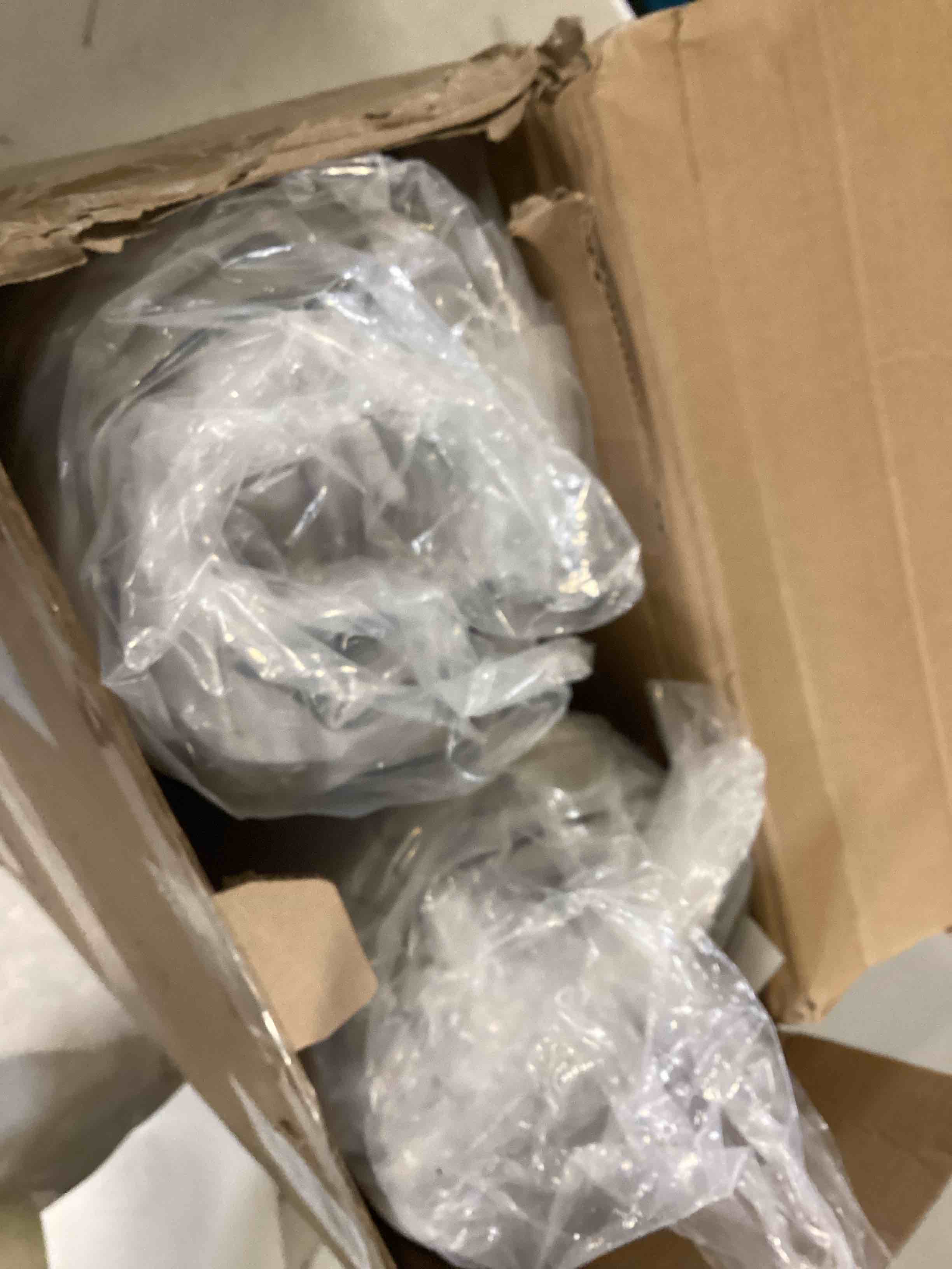 https://s3.amazonaws.com/lotting-images-prod/bidfta/YEL6490808_1717789936795.jpeg