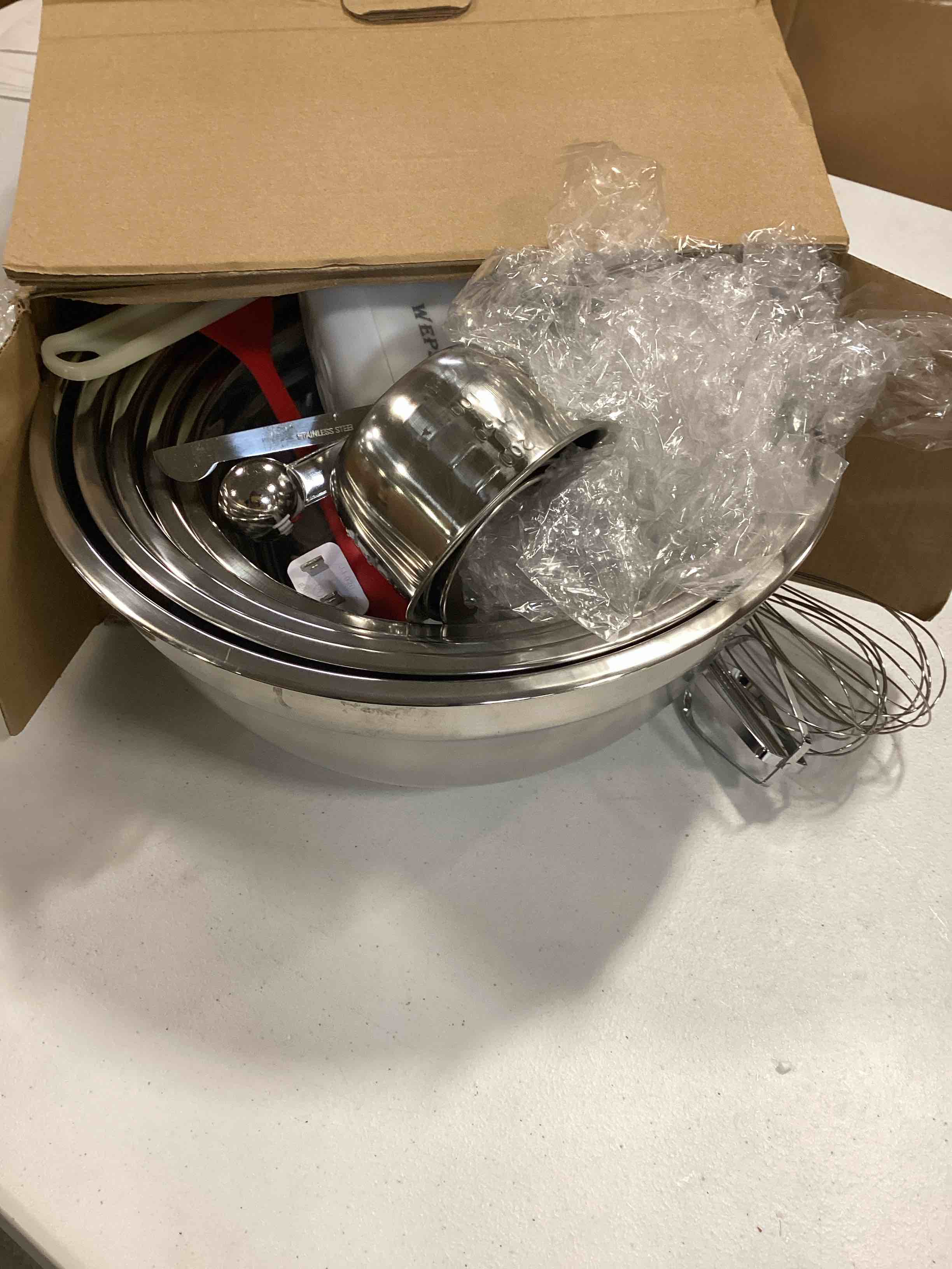 https://s3.amazonaws.com/lotting-images-prod/bidfta/YEL6491113_1717512914936.jpeg