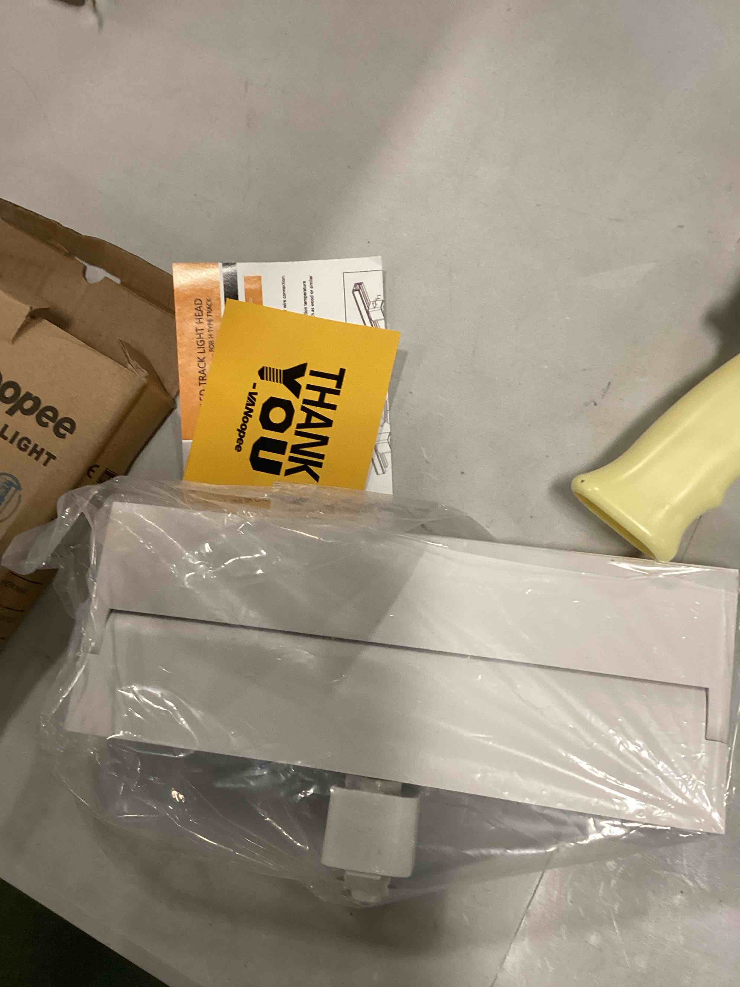 https://s3.amazonaws.com/lotting-images-prod/bidfta/YEL6492099_1718372209223.jpeg