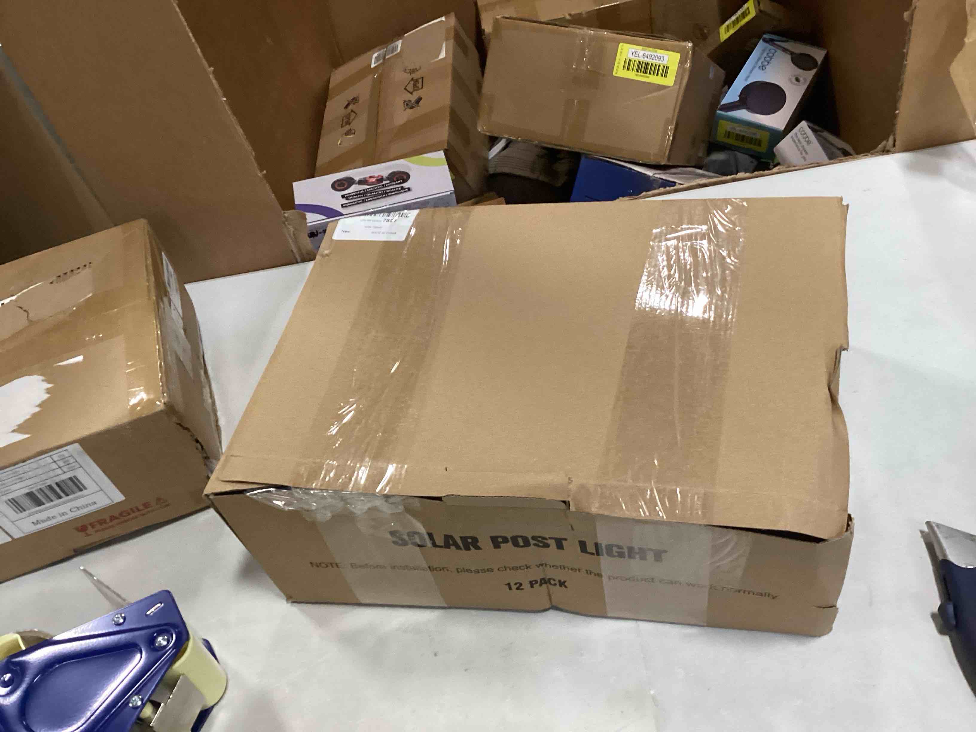 https://s3.amazonaws.com/lotting-images-prod/bidfta/YEL6492100_1718372376217.jpeg