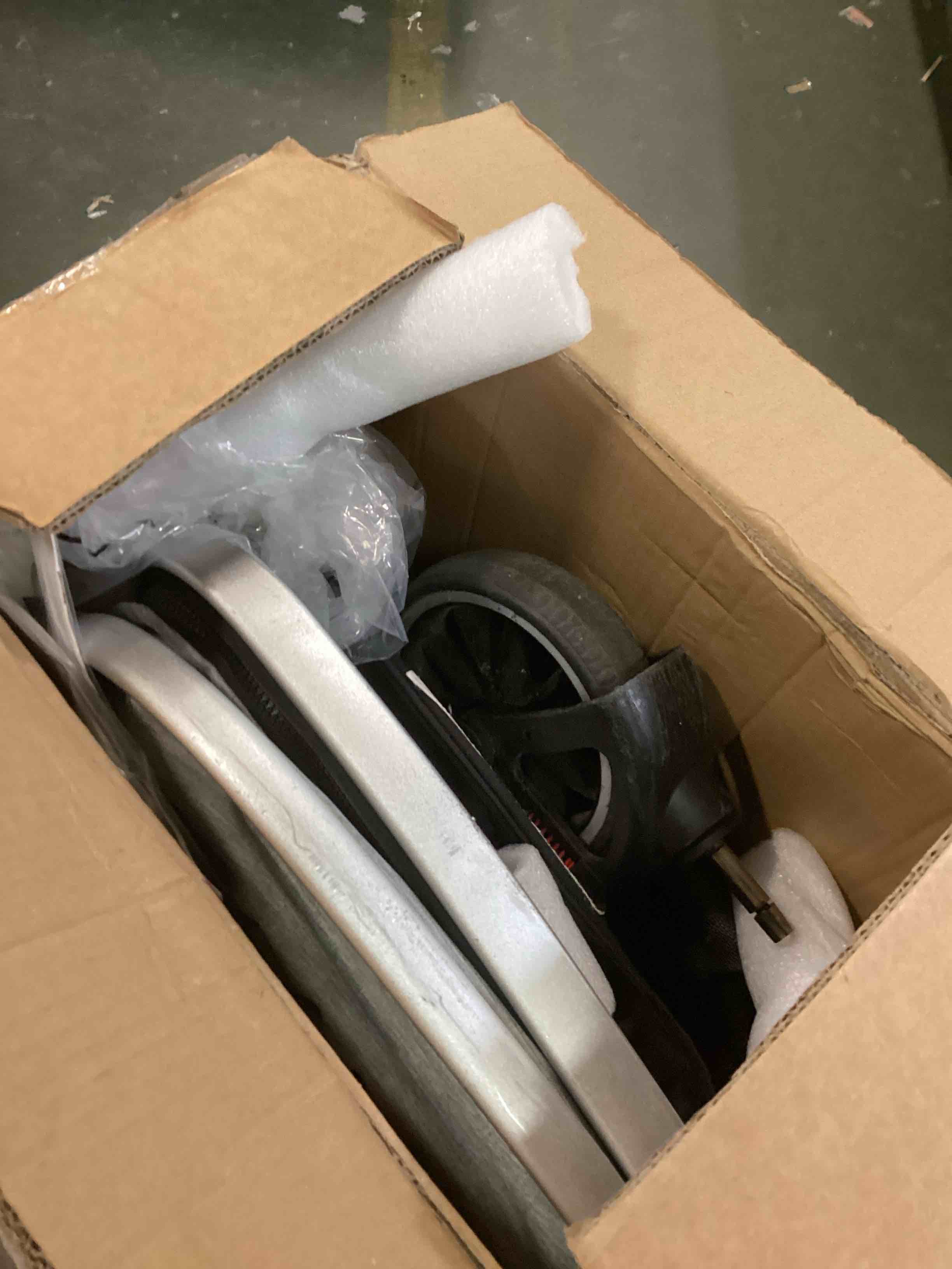 https://s3.amazonaws.com/lotting-images-prod/bidfta/YEL6494313_1717181281398.jpeg