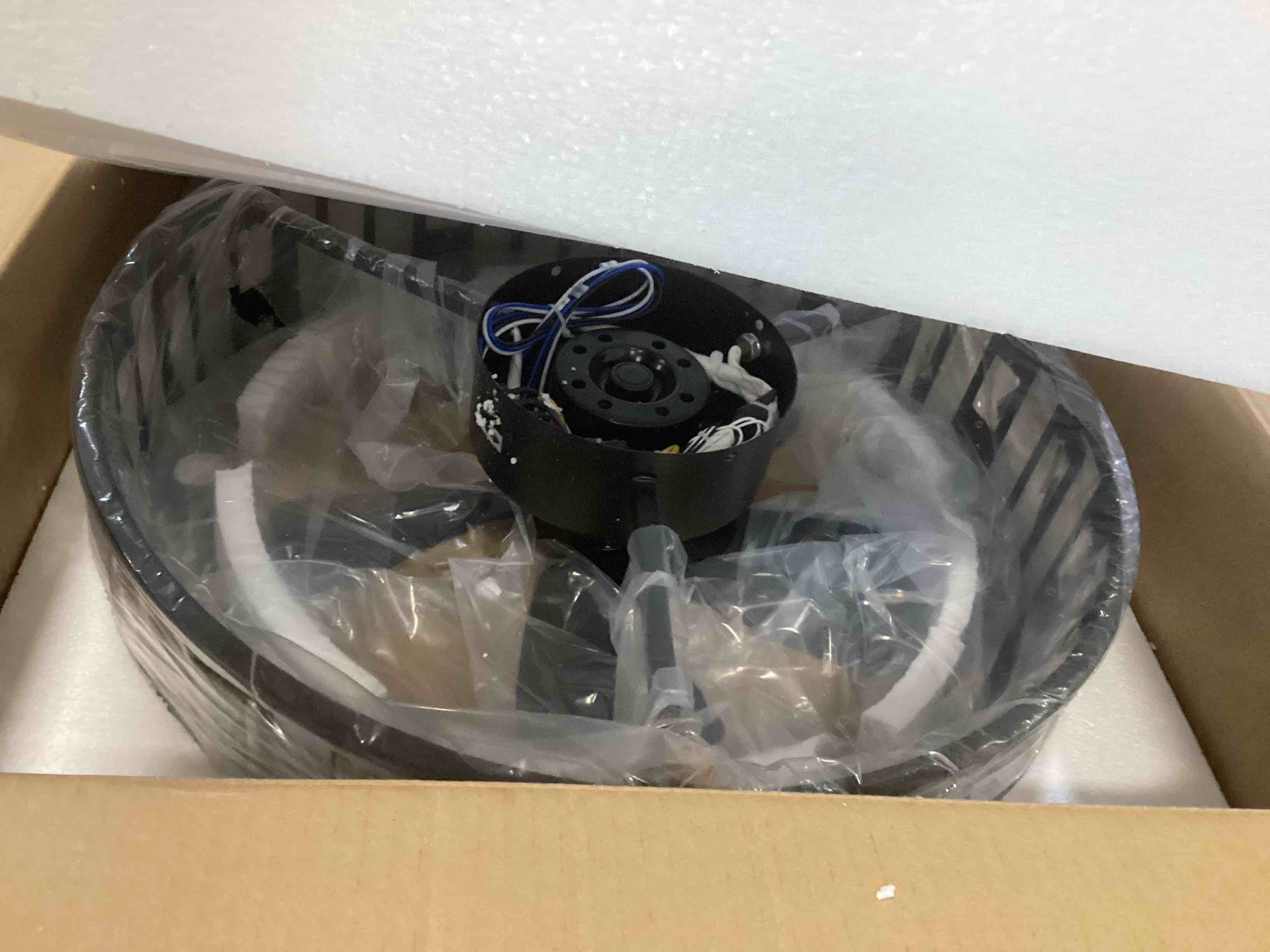 https://s3.amazonaws.com/lotting-images-prod/bidfta/YEL6495191_1717521522138.jpeg