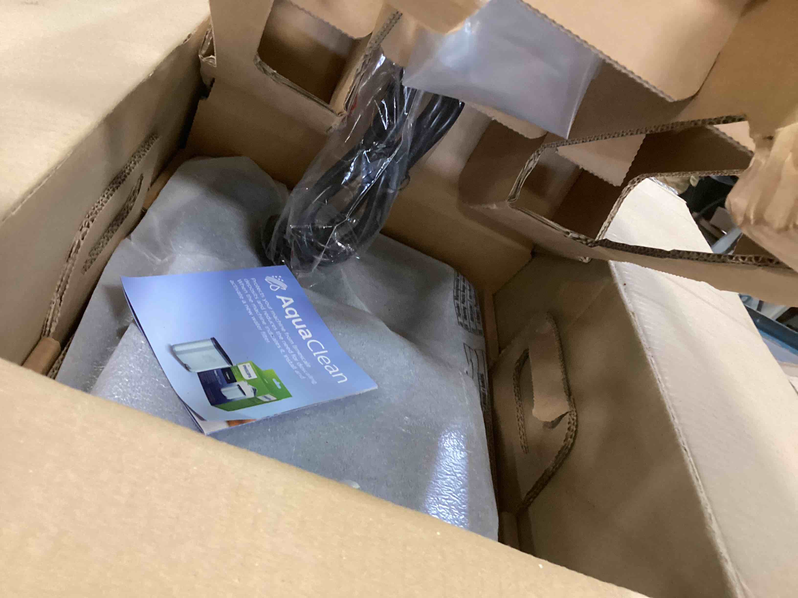 https://s3.amazonaws.com/lotting-images-prod/bidfta/YEL6495200_1717522321353.jpeg