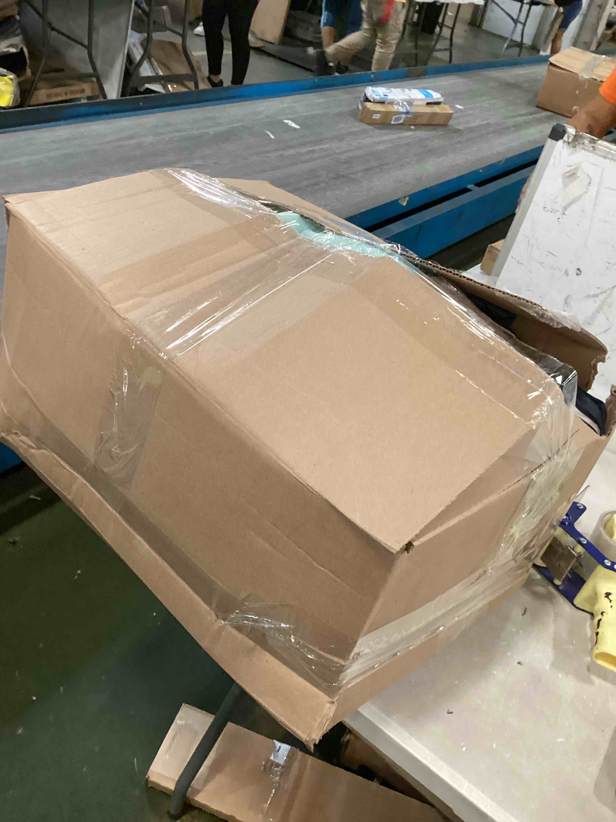 https://s3.amazonaws.com/lotting-images-prod/bidfta/YEL6495270_1717531489948.jpeg