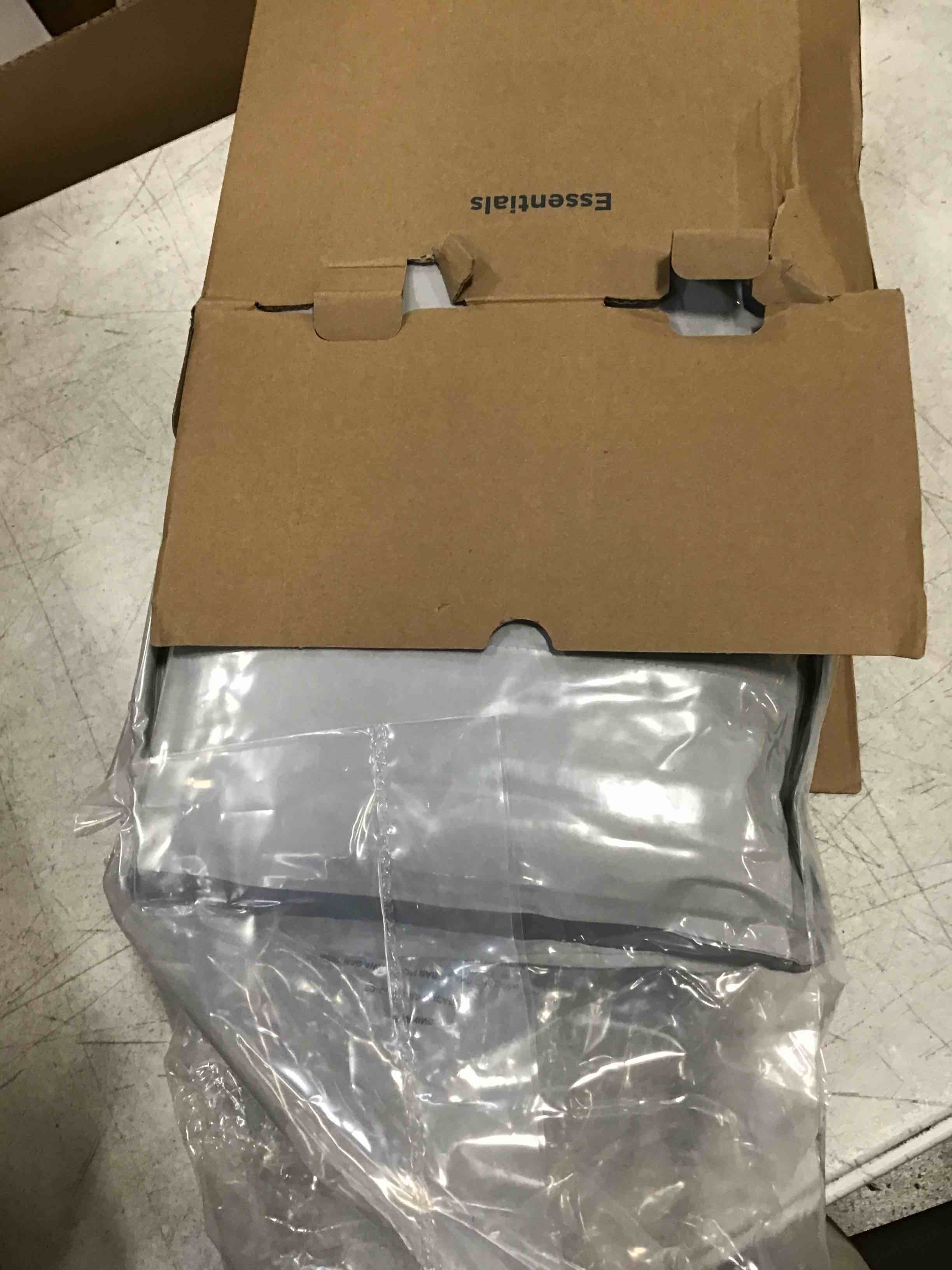 https://s3.amazonaws.com/lotting-images-prod/bidfta/YEL6495960_1717860962693.jpeg