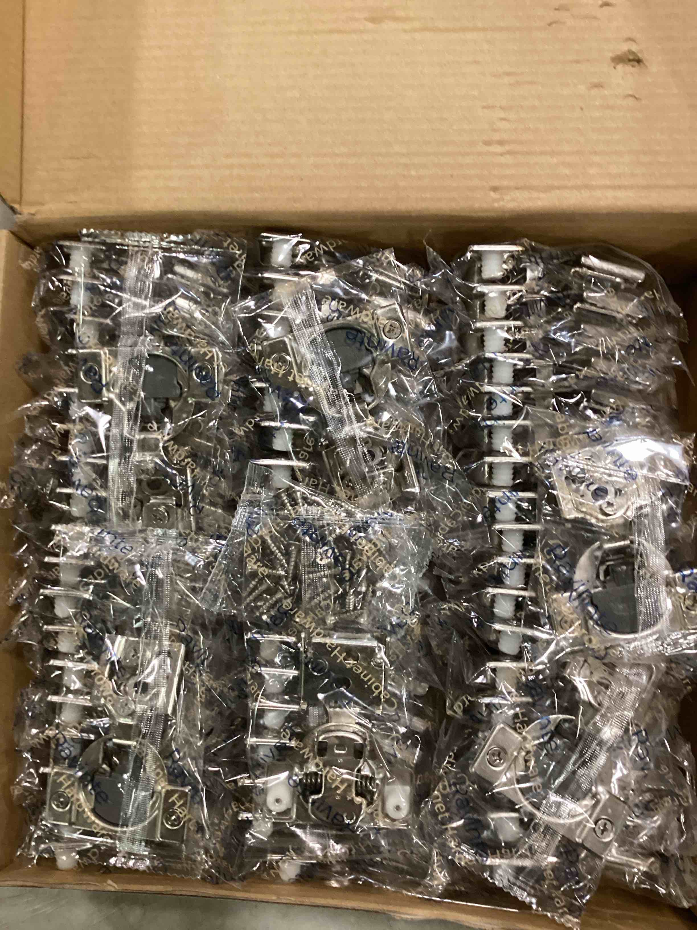 https://s3.amazonaws.com/lotting-images-prod/bidfta/YEL6497997_1717694881981.jpeg