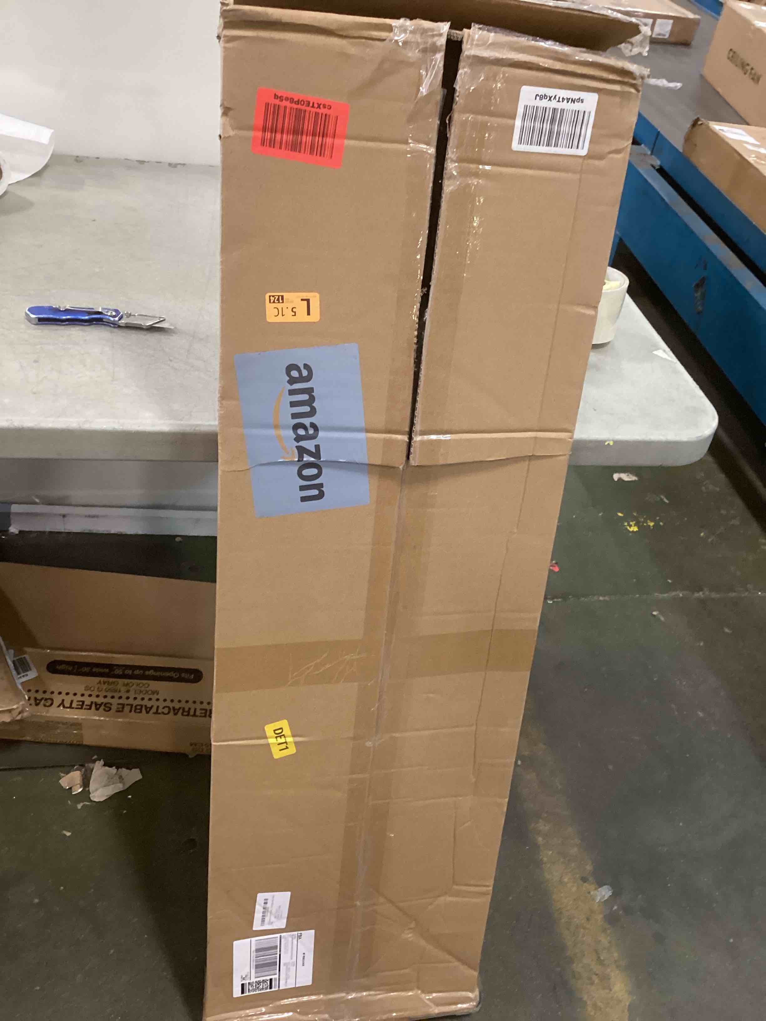 https://s3.amazonaws.com/lotting-images-prod/bidfta/YEL6499947_1716570625136.jpeg