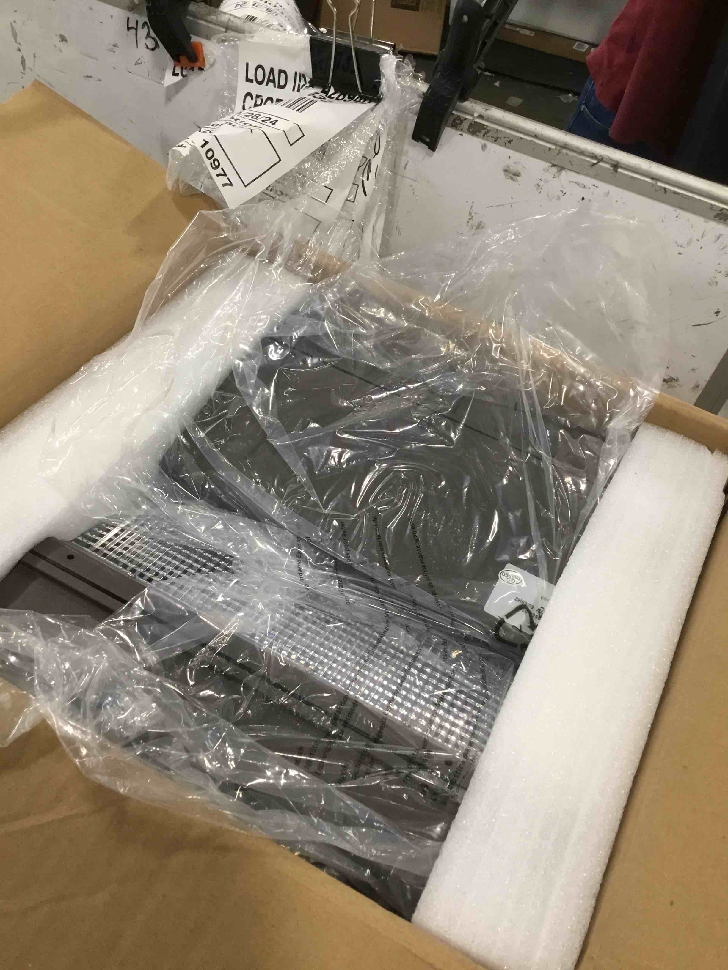https://s3.amazonaws.com/lotting-images-prod/bidfta/YEL6500964_1717186296347.jpeg