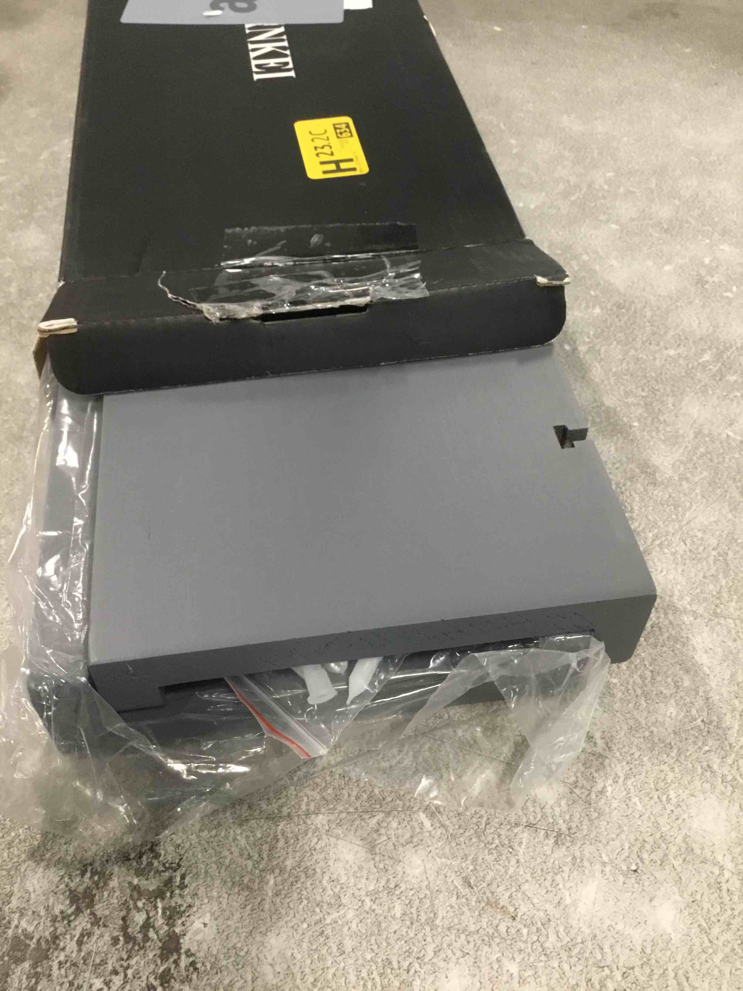 https://s3.amazonaws.com/lotting-images-prod/bidfta/YEL6501098_1717255587992.jpeg