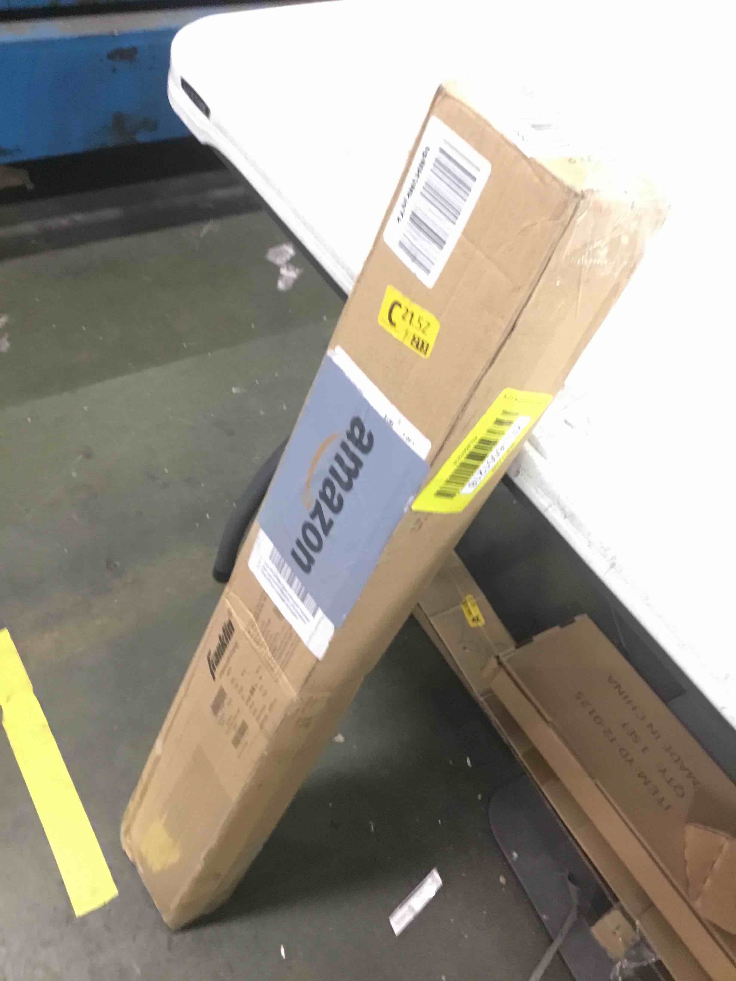 https://s3.amazonaws.com/lotting-images-prod/bidfta/YEL6501218_1717589192477.jpeg