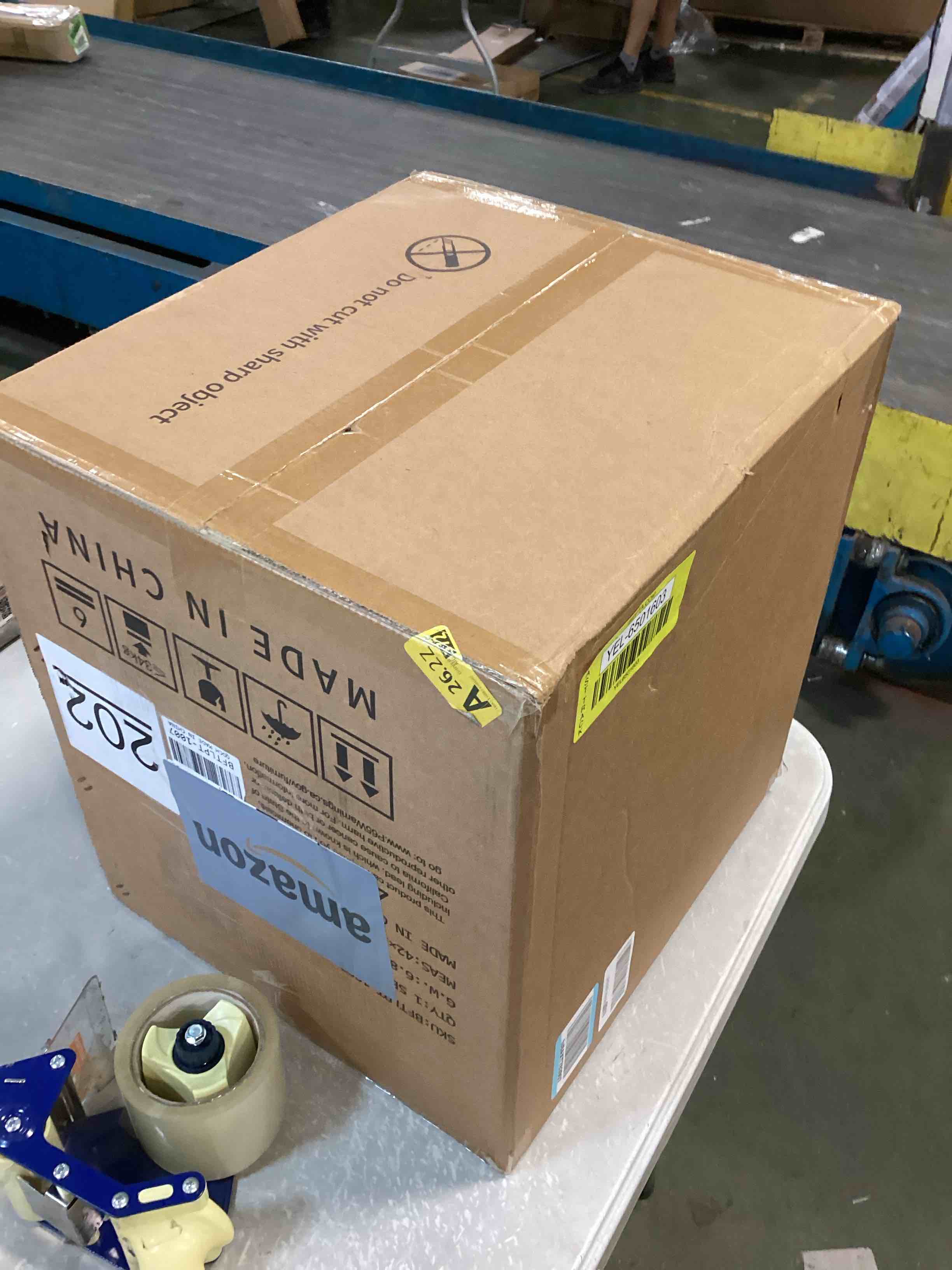 https://s3.amazonaws.com/lotting-images-prod/bidfta/YEL6501603_1716899076428.jpeg
