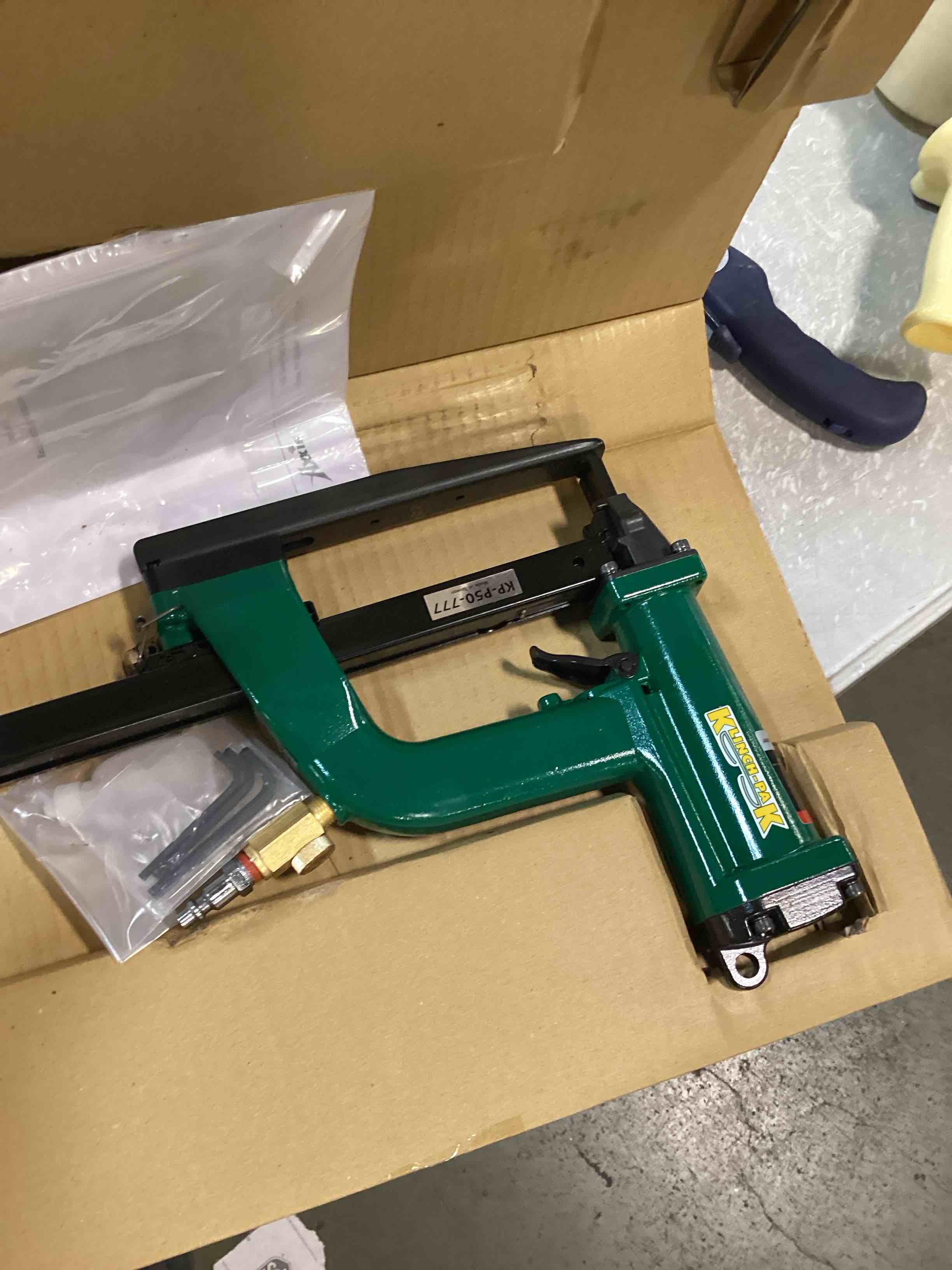 https://s3.amazonaws.com/lotting-images-prod/bidfta/YEL6501723_1716913657448.jpeg
