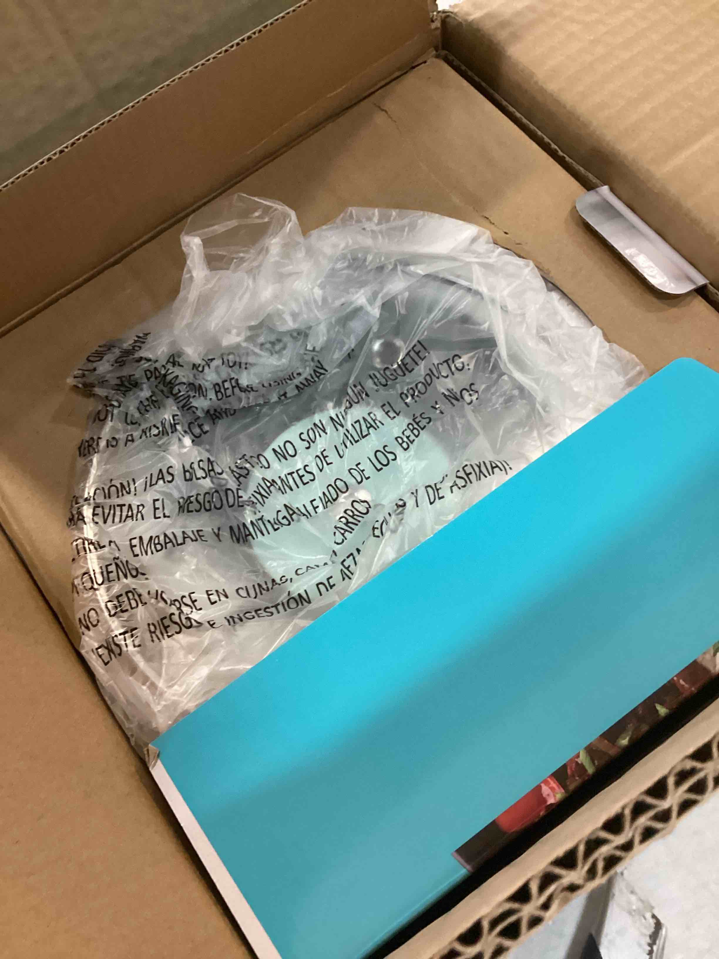 https://s3.amazonaws.com/lotting-images-prod/bidfta/YEL6504407_1717258924305.jpeg