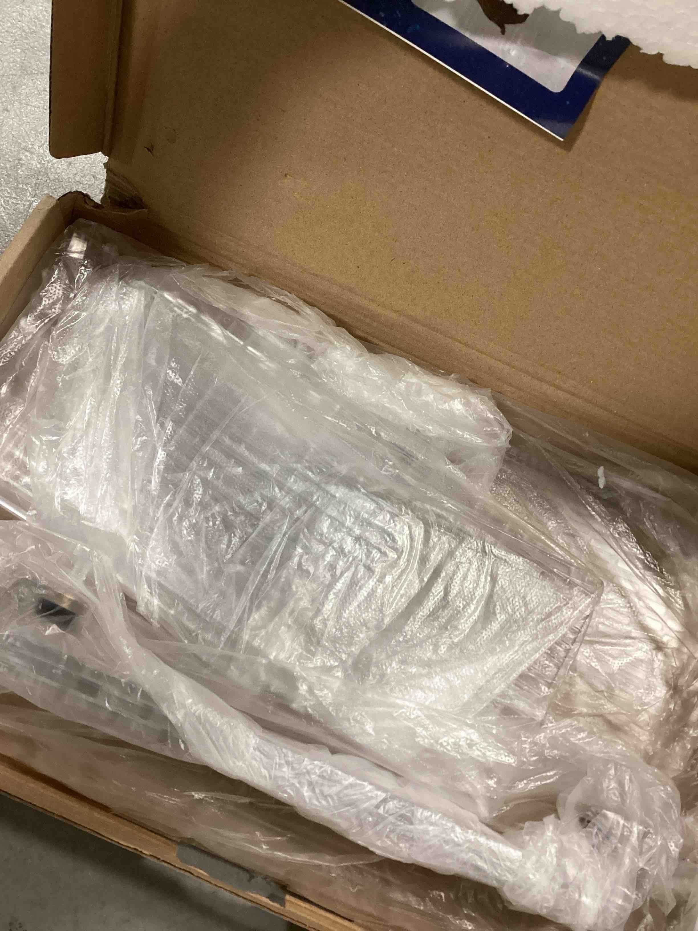 https://s3.amazonaws.com/lotting-images-prod/bidfta/YEL6504815_1716982047346.jpeg