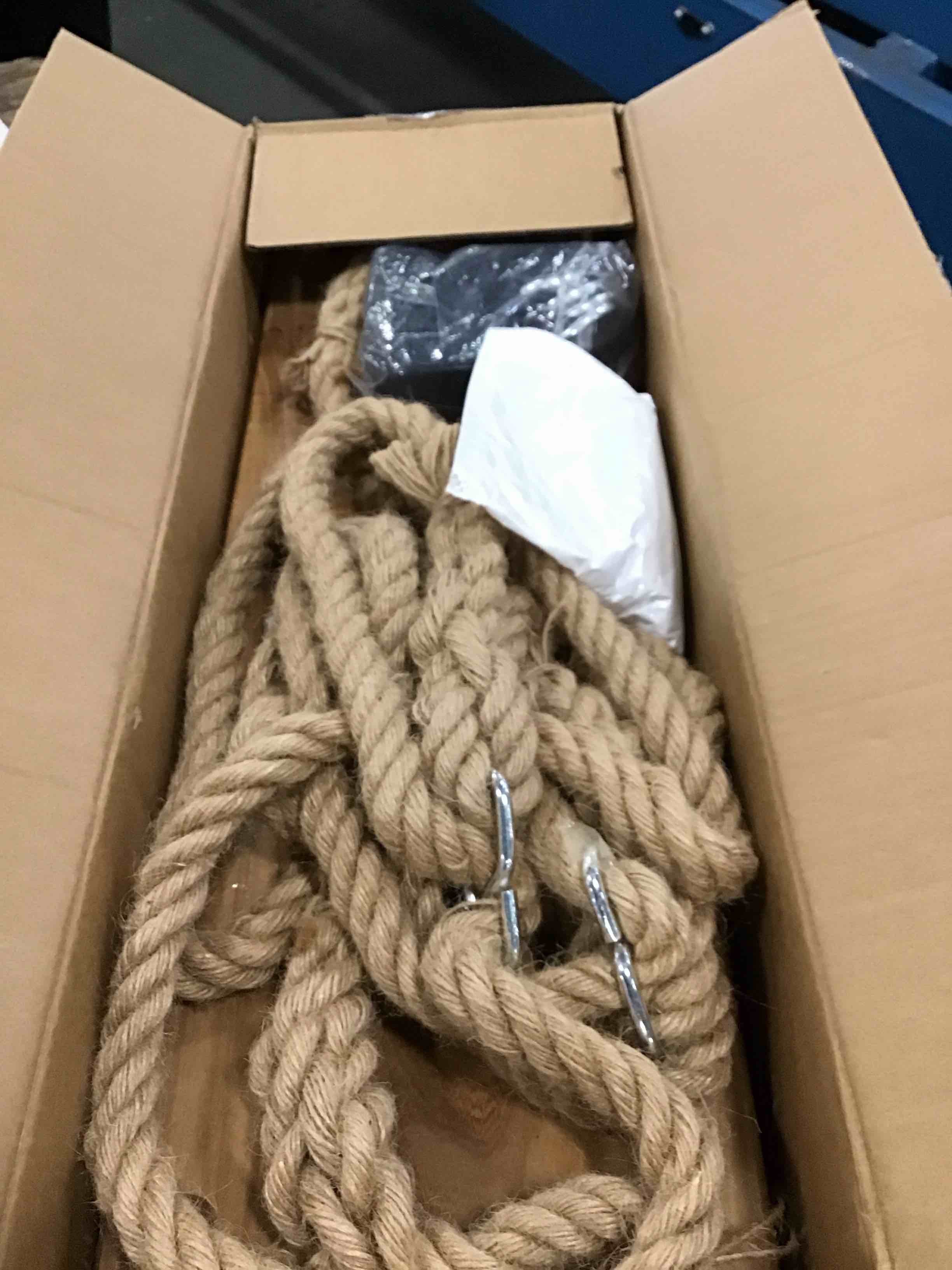 https://s3.amazonaws.com/lotting-images-prod/bidfta/YEL6509178_1716922189321.jpeg