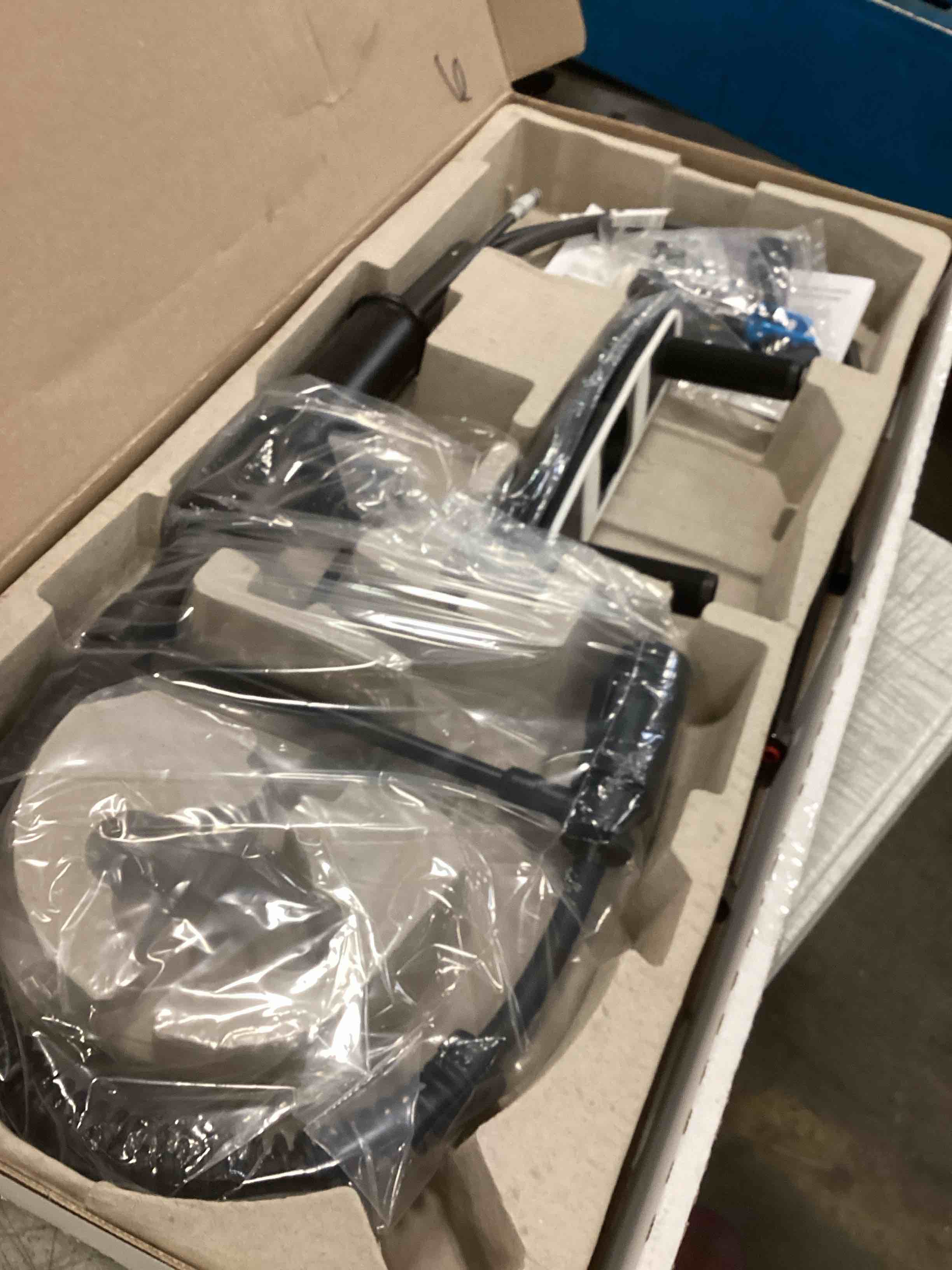 https://s3.amazonaws.com/lotting-images-prod/bidfta/YEL6510552_1716562626632.jpeg