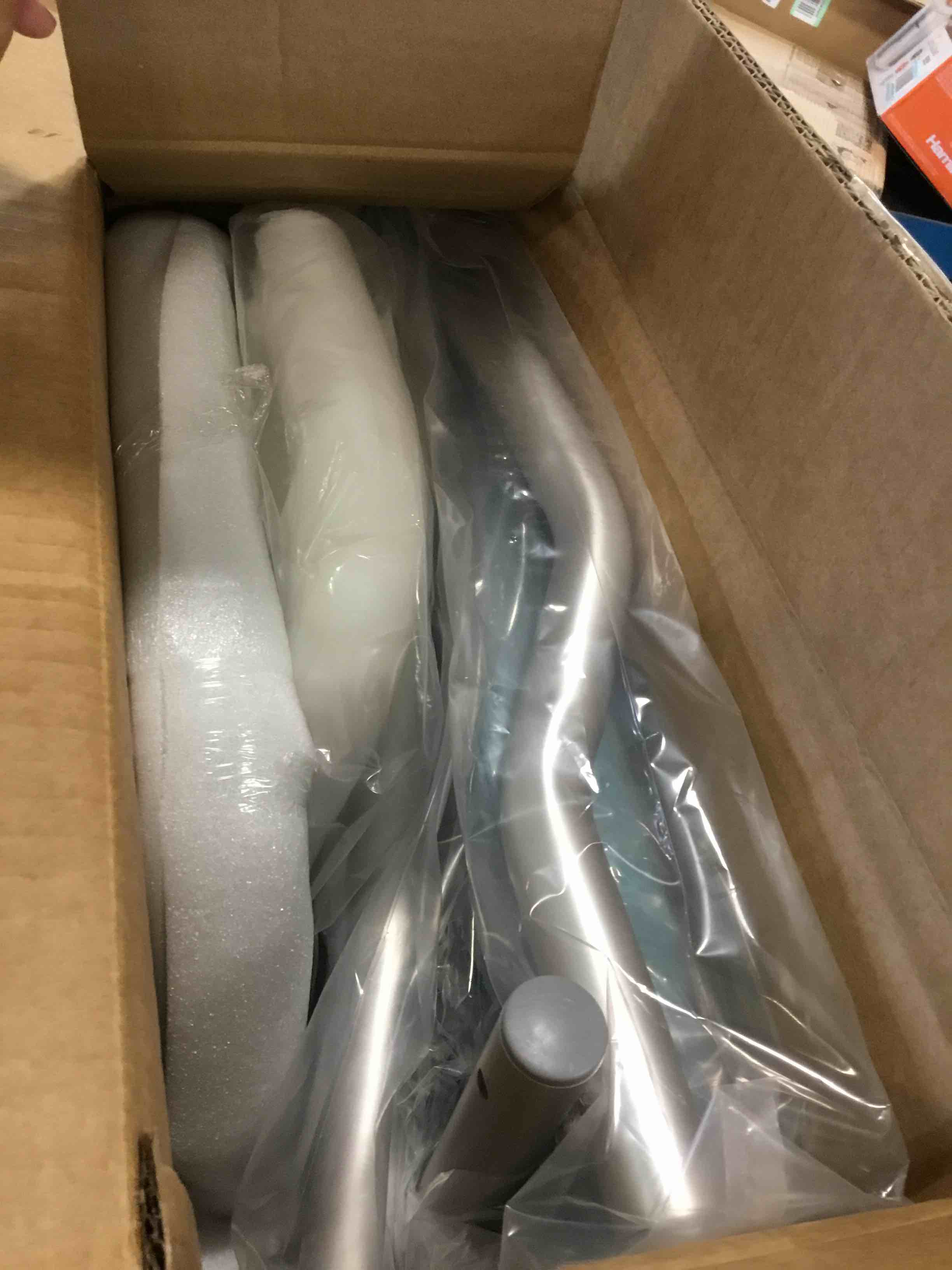 https://s3.amazonaws.com/lotting-images-prod/bidfta/YEL6510801_1716906486454.jpeg