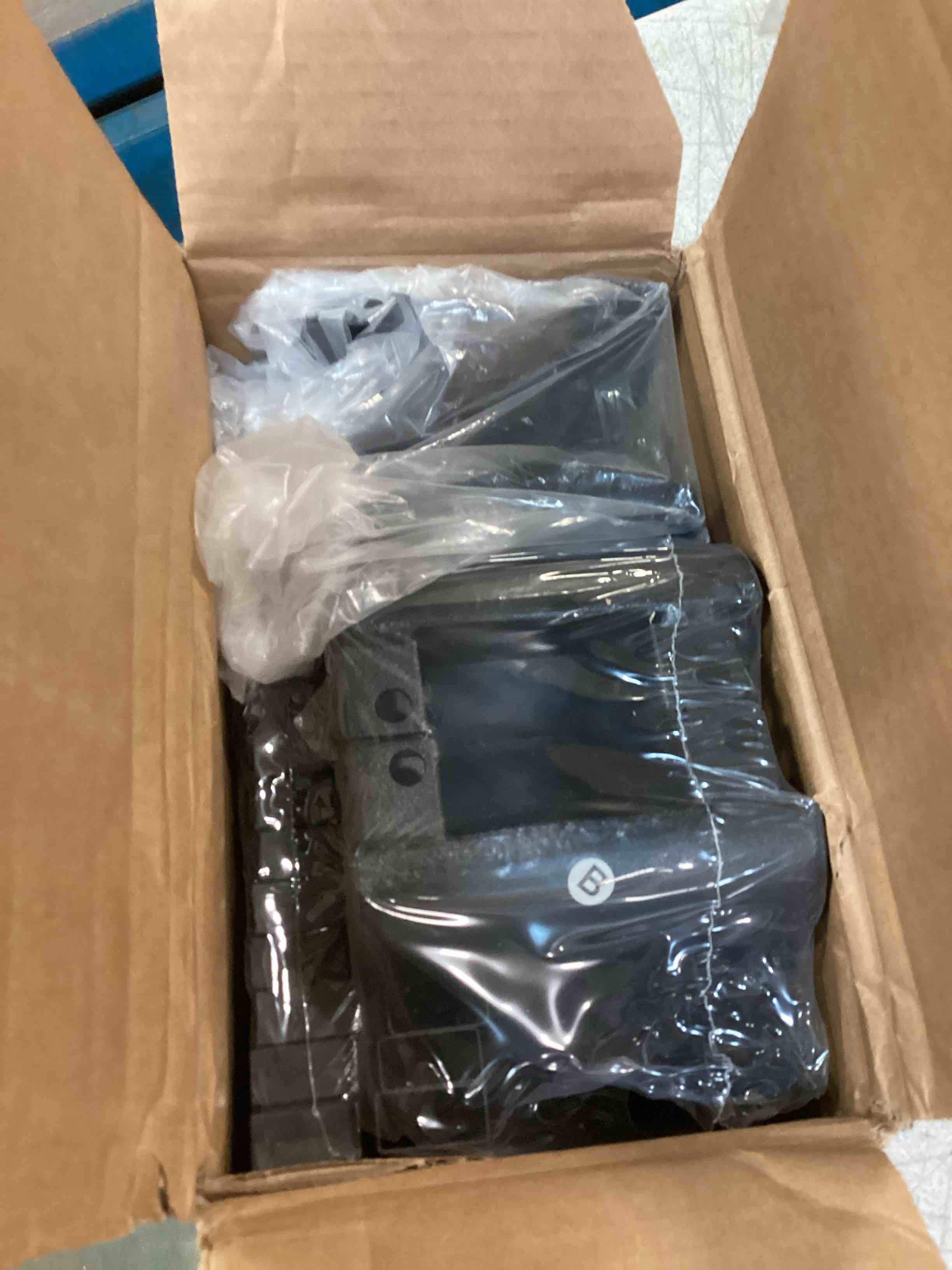 https://s3.amazonaws.com/lotting-images-prod/bidfta/YEL6511150_1716981288775.jpeg