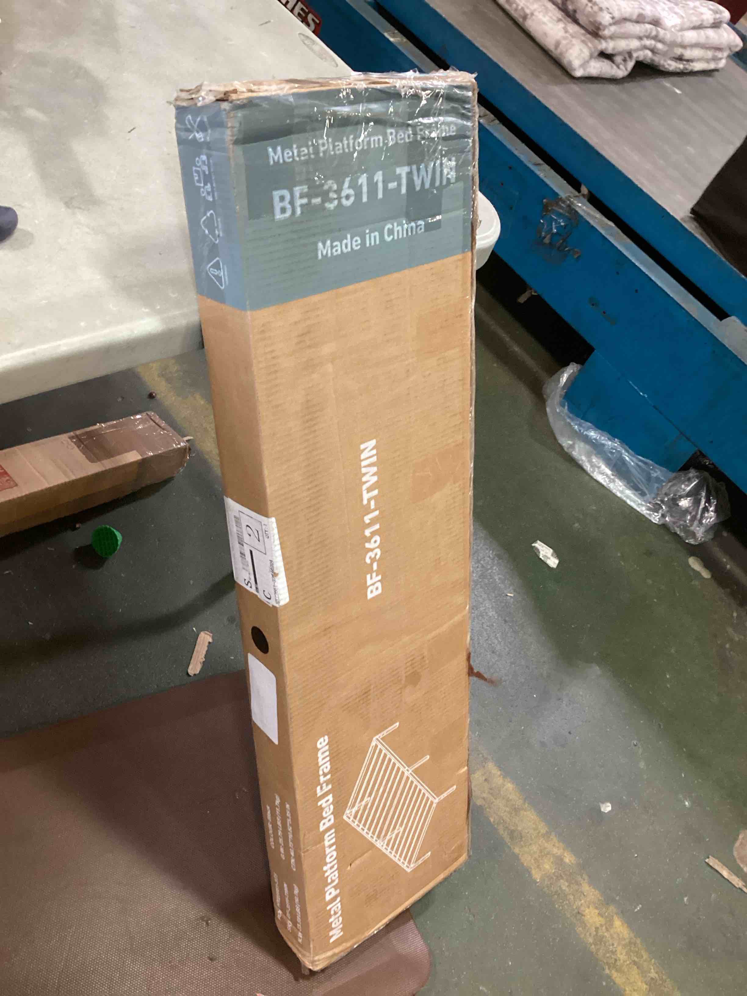 https://s3.amazonaws.com/lotting-images-prod/bidfta/YEL6511909_1717083189990.jpeg