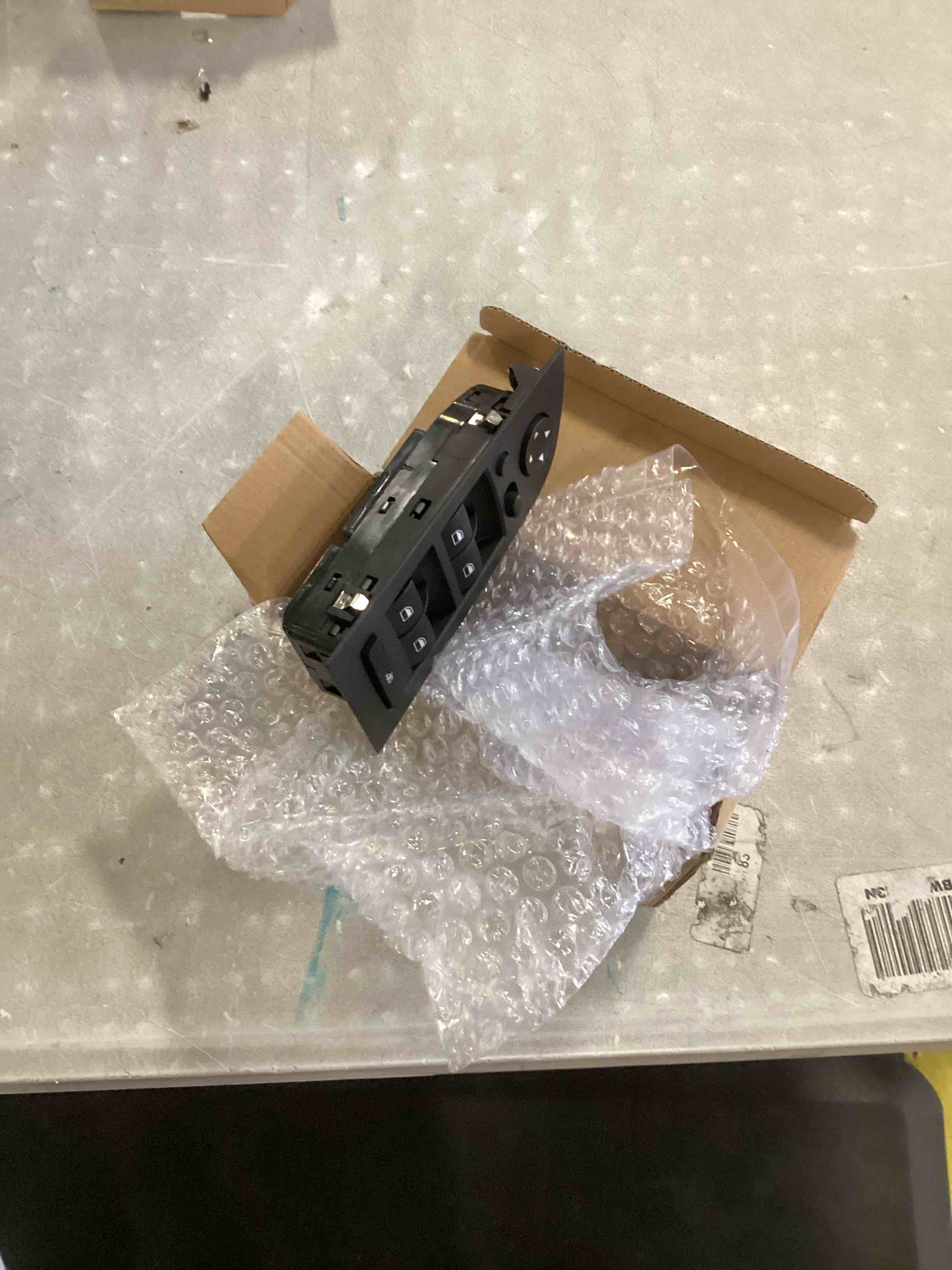 https://s3.amazonaws.com/lotting-images-prod/bidfta/YEL6513271_1717525497834.jpeg