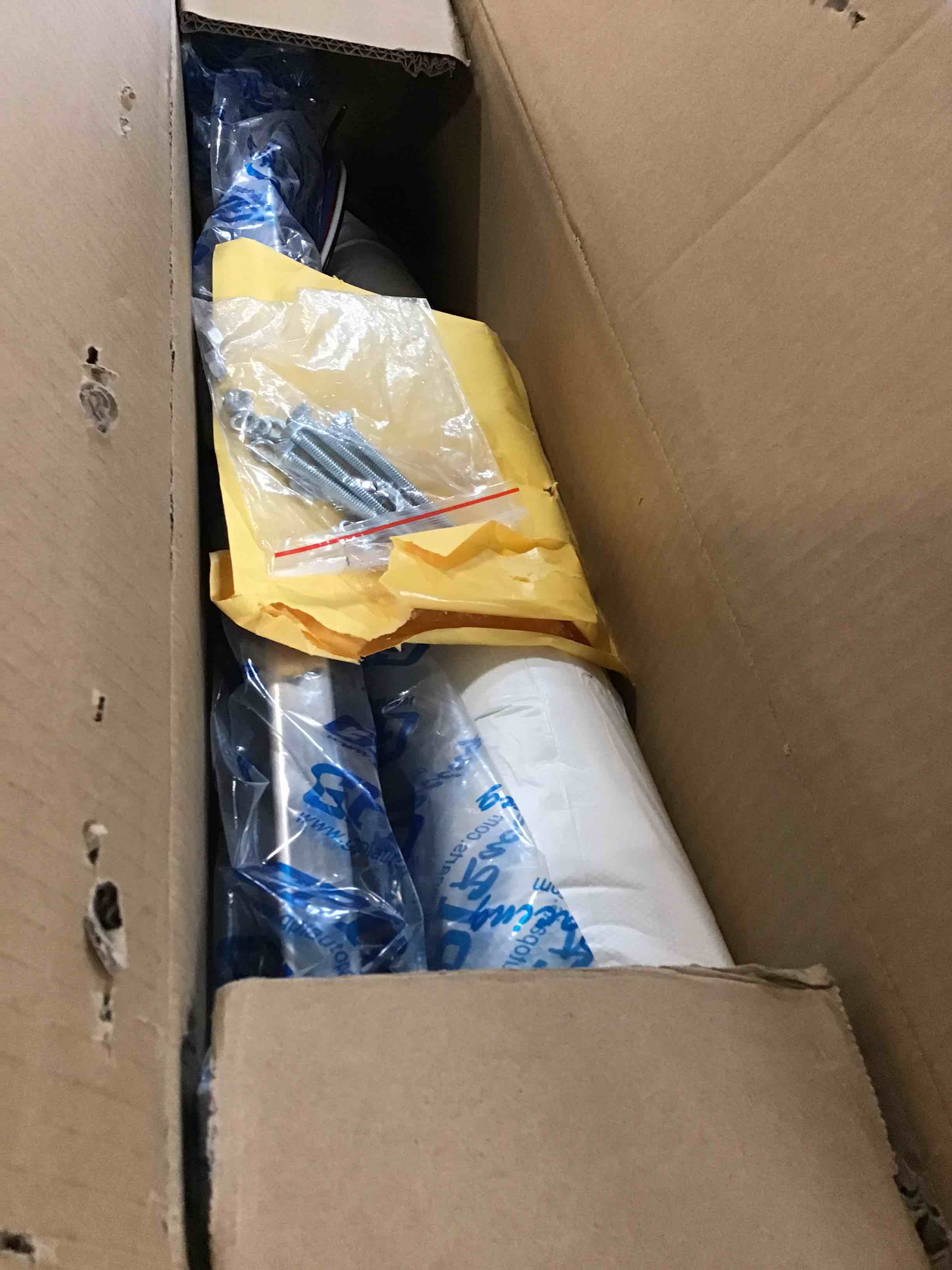 https://s3.amazonaws.com/lotting-images-prod/bidfta/YEL6517973_1716317577519.jpeg
