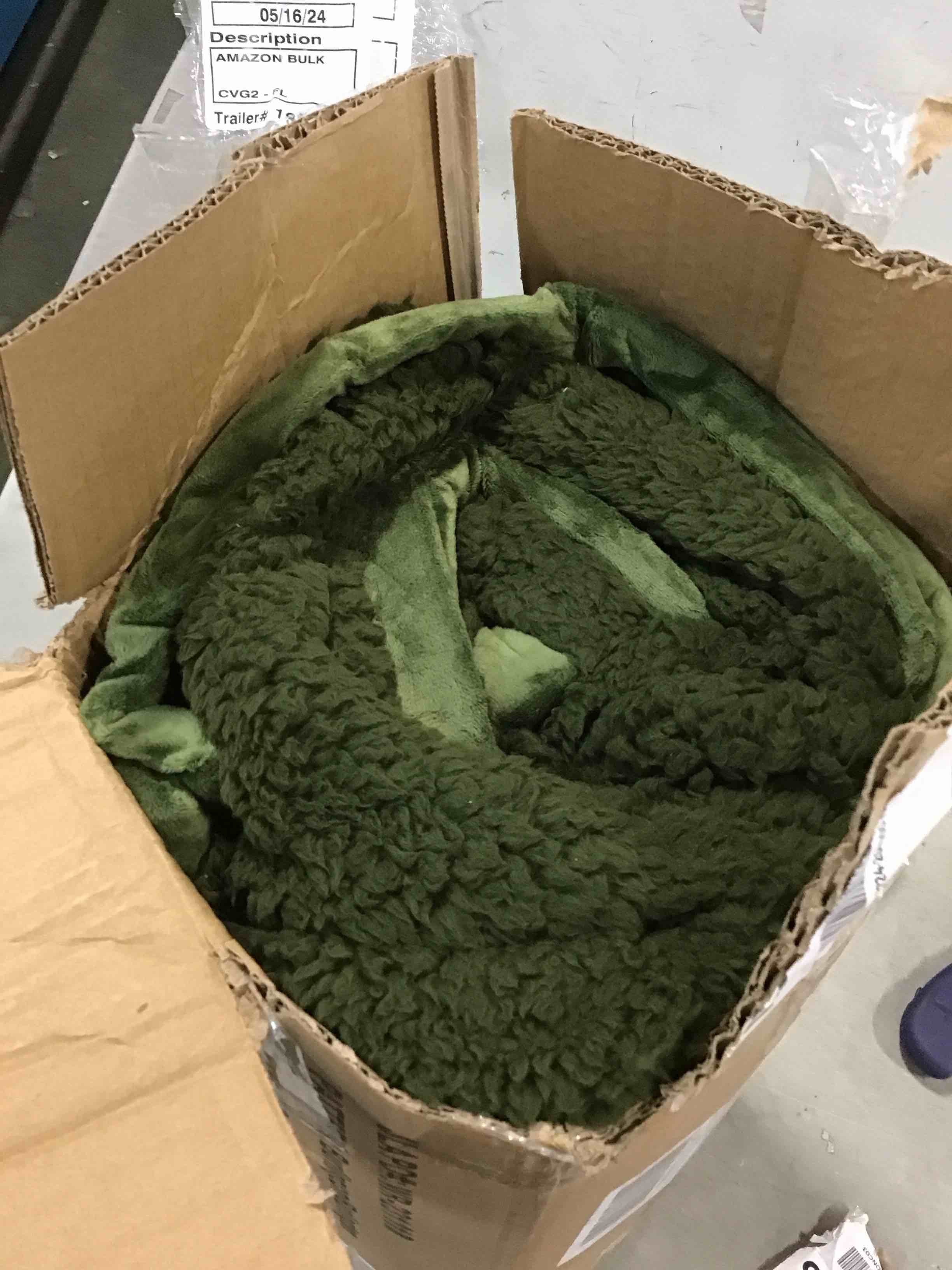 https://s3.amazonaws.com/lotting-images-prod/bidfta/YEL6521180_1716387973467.jpeg