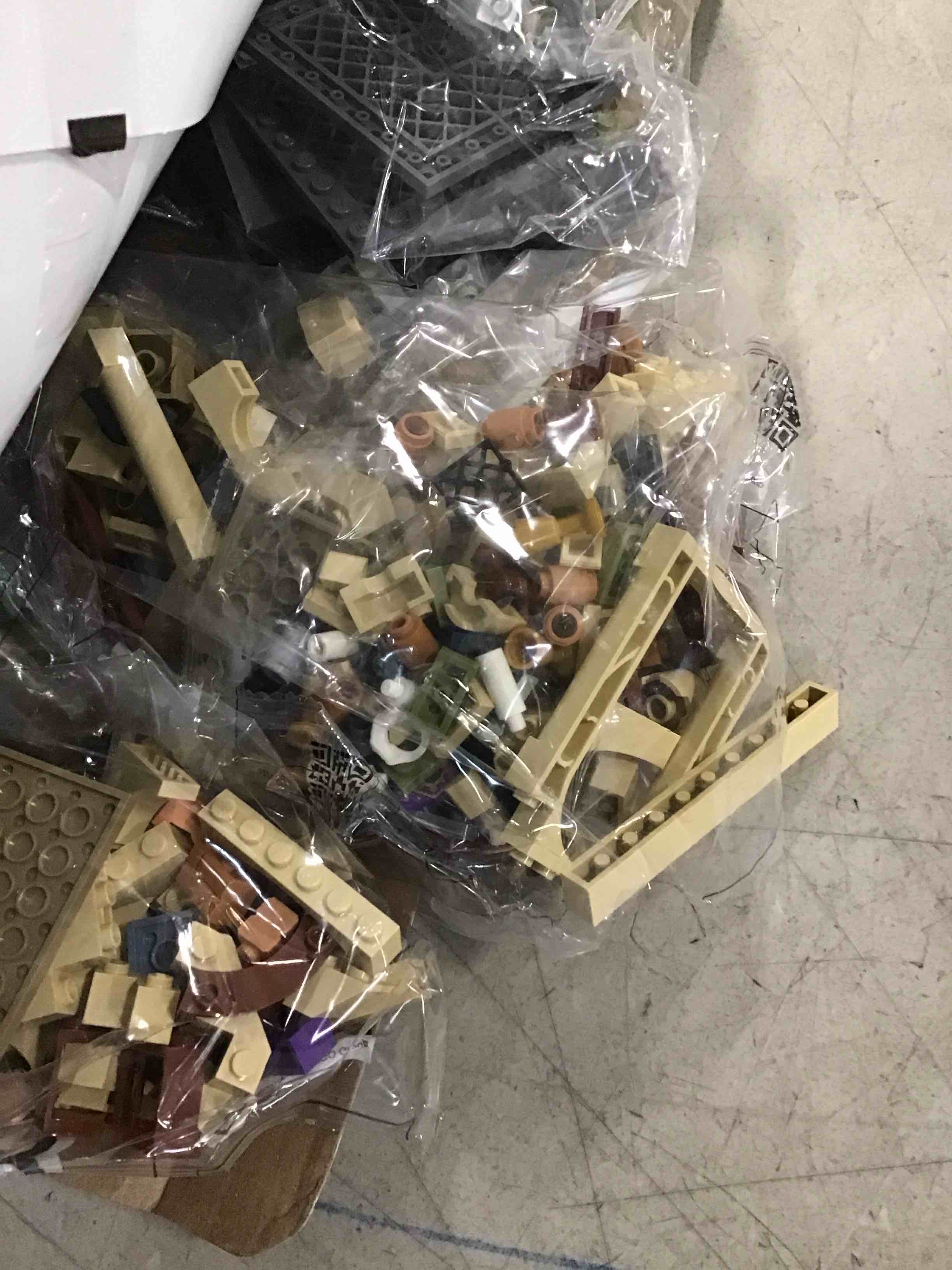 https://s3.amazonaws.com/lotting-images-prod/bidfta/YEL6521561_1716564625815.jpeg