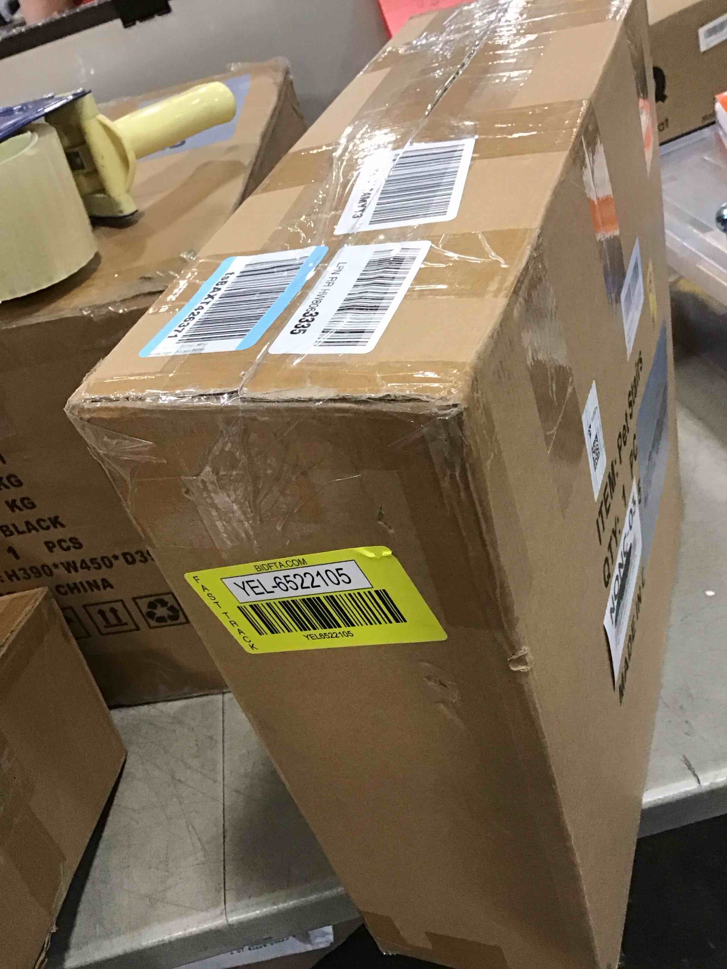https://s3.amazonaws.com/lotting-images-prod/bidfta/YEL6522105_1717179917947.jpeg