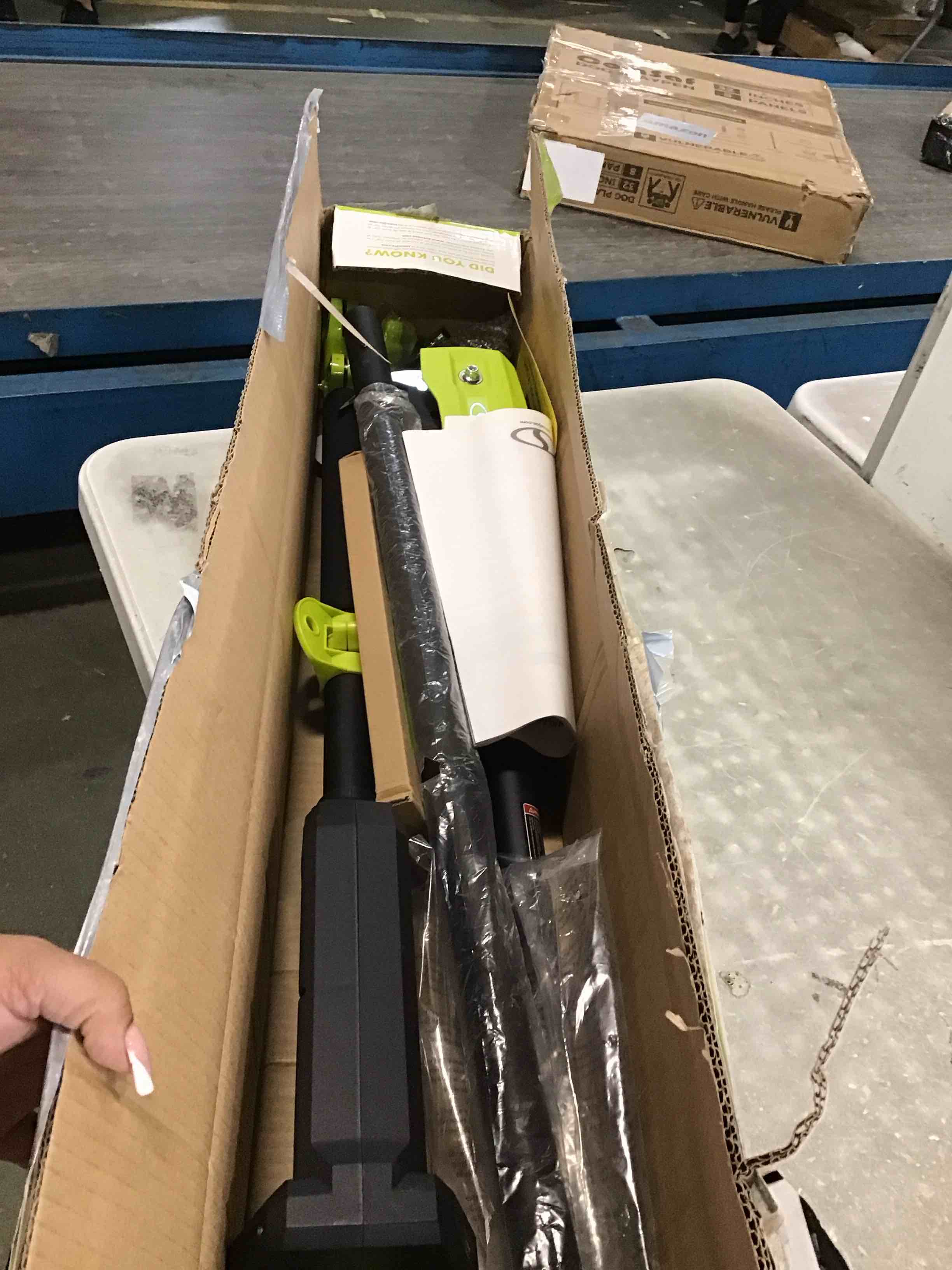 https://s3.amazonaws.com/lotting-images-prod/bidfta/YEL6522454_1716315422557.jpeg