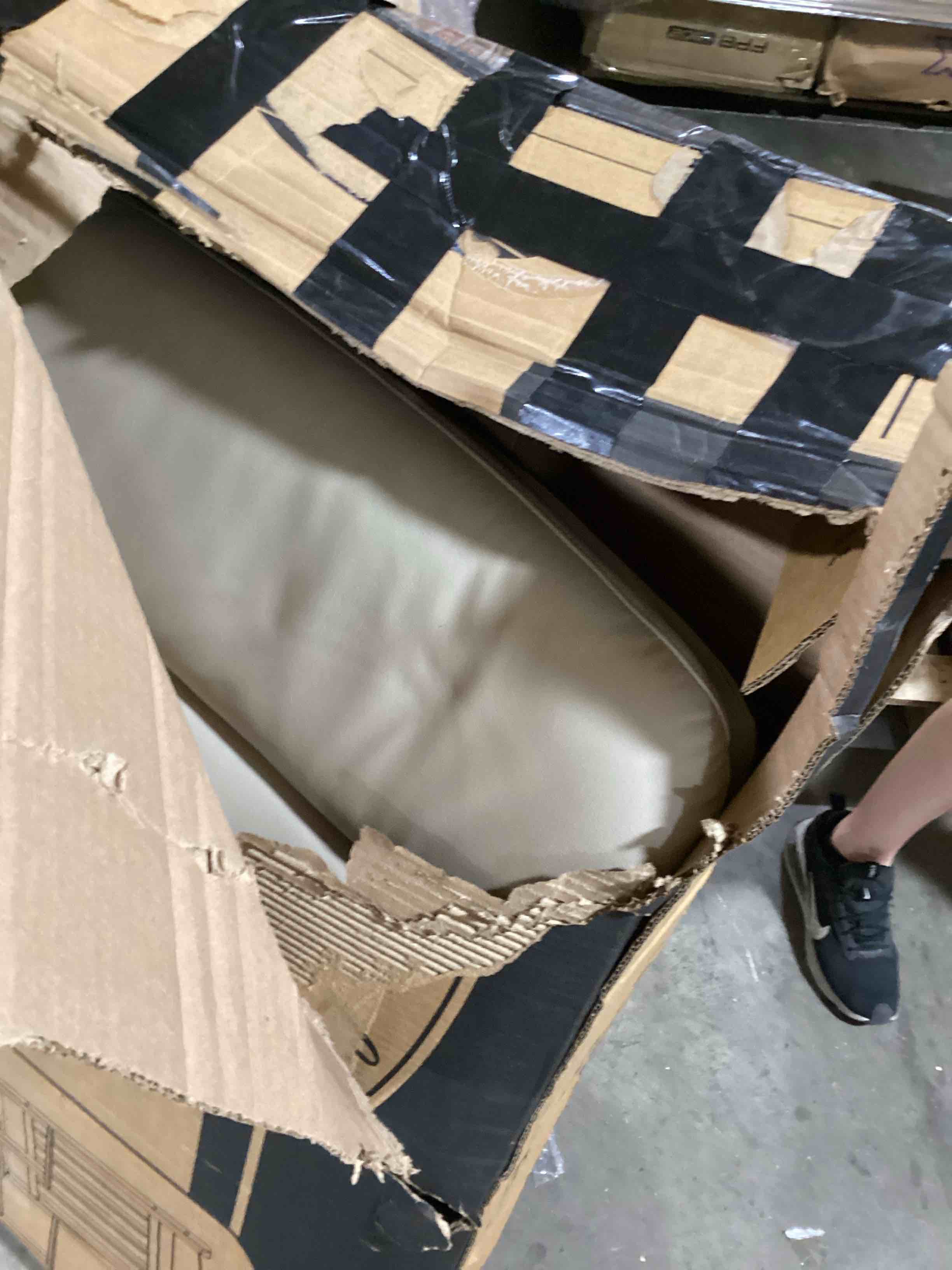 https://s3.amazonaws.com/lotting-images-prod/bidfta/YEL6524633_1719502085758.jpeg