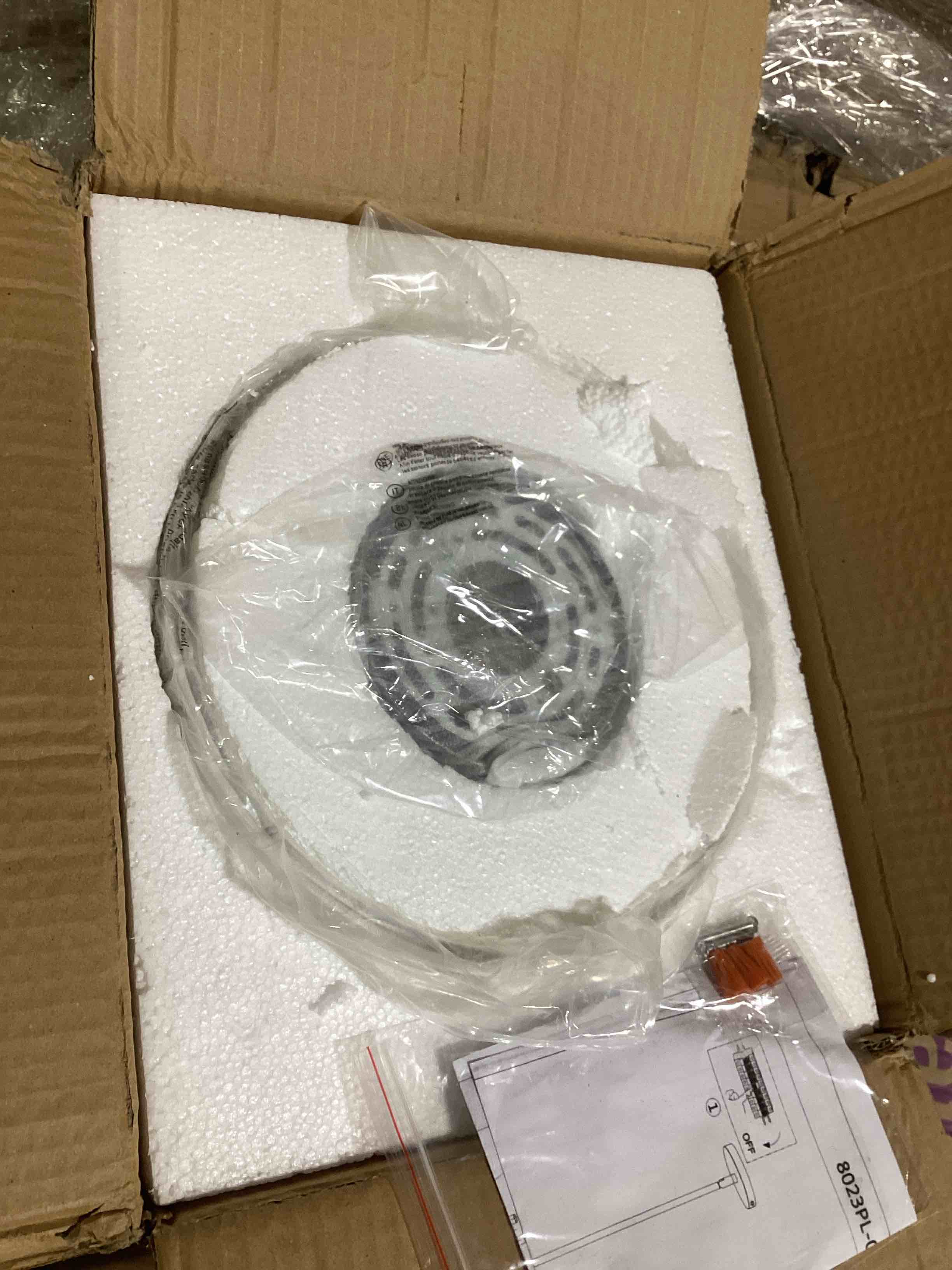 https://s3.amazonaws.com/lotting-images-prod/bidfta/YEL6525205_1719940719699.jpeg