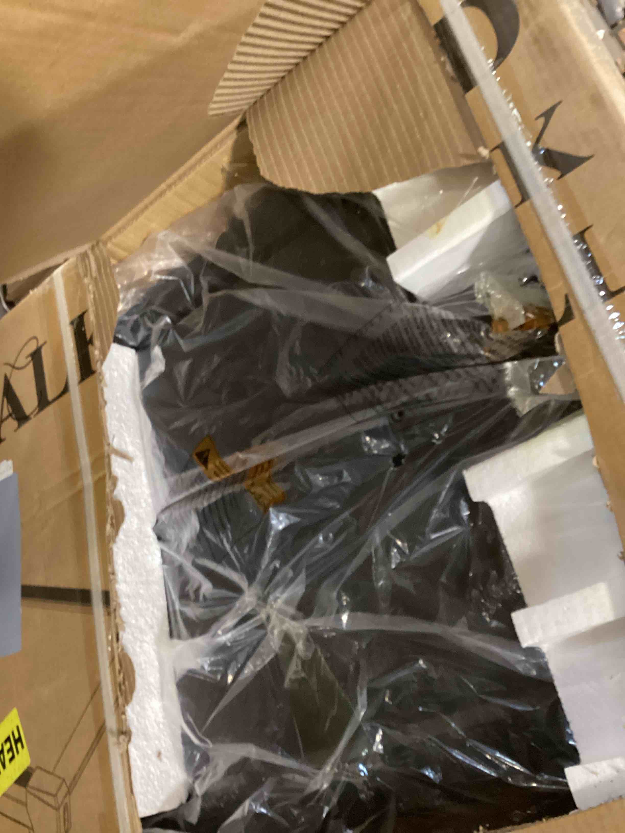 https://s3.amazonaws.com/lotting-images-prod/bidfta/YEL6526003_1718309336030.jpeg