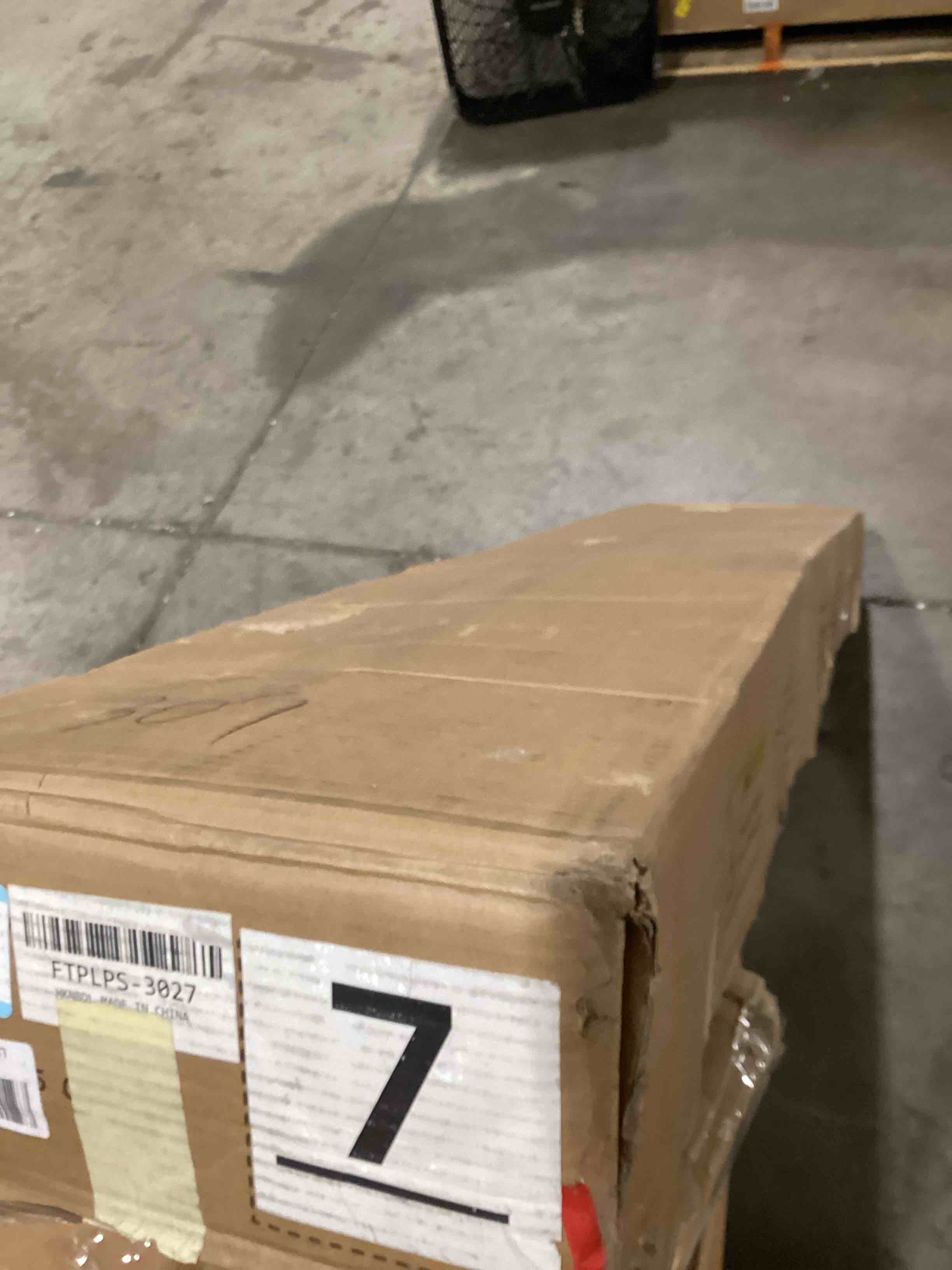 https://s3.amazonaws.com/lotting-images-prod/bidfta/YEL6526211_1718454997389.jpeg