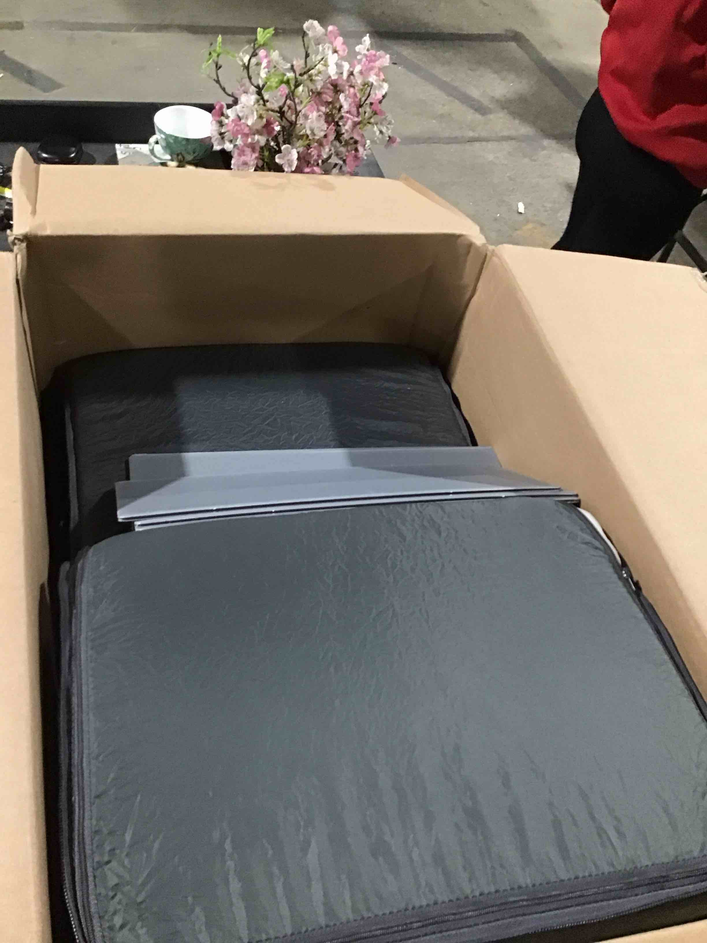 https://s3.amazonaws.com/lotting-images-prod/bidfta/YEL6528112_1729086783306.jpeg