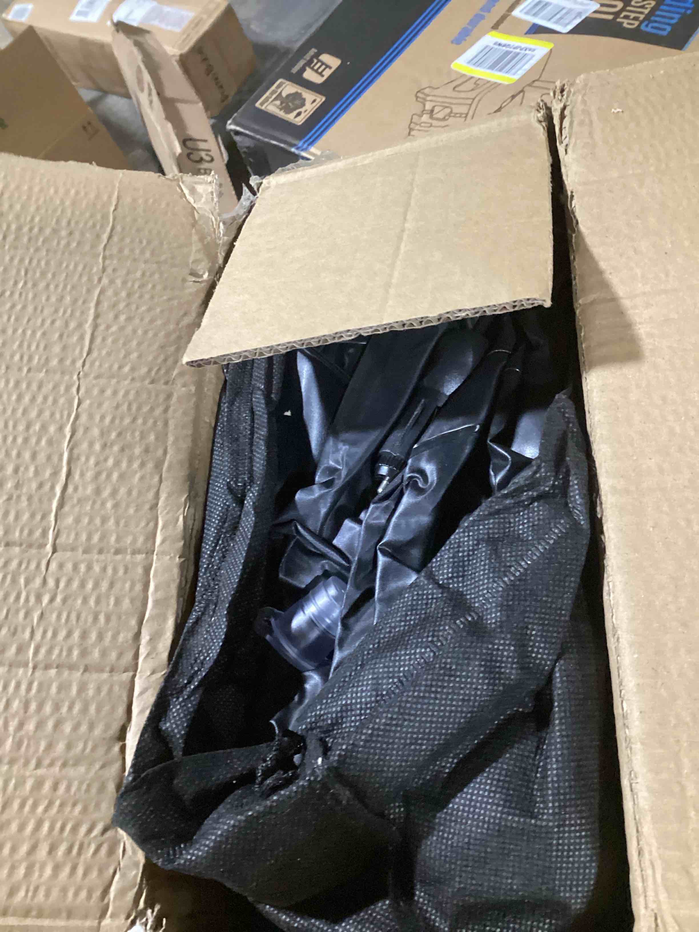 https://s3.amazonaws.com/lotting-images-prod/bidfta/YEL6528180_1729099191828.jpeg