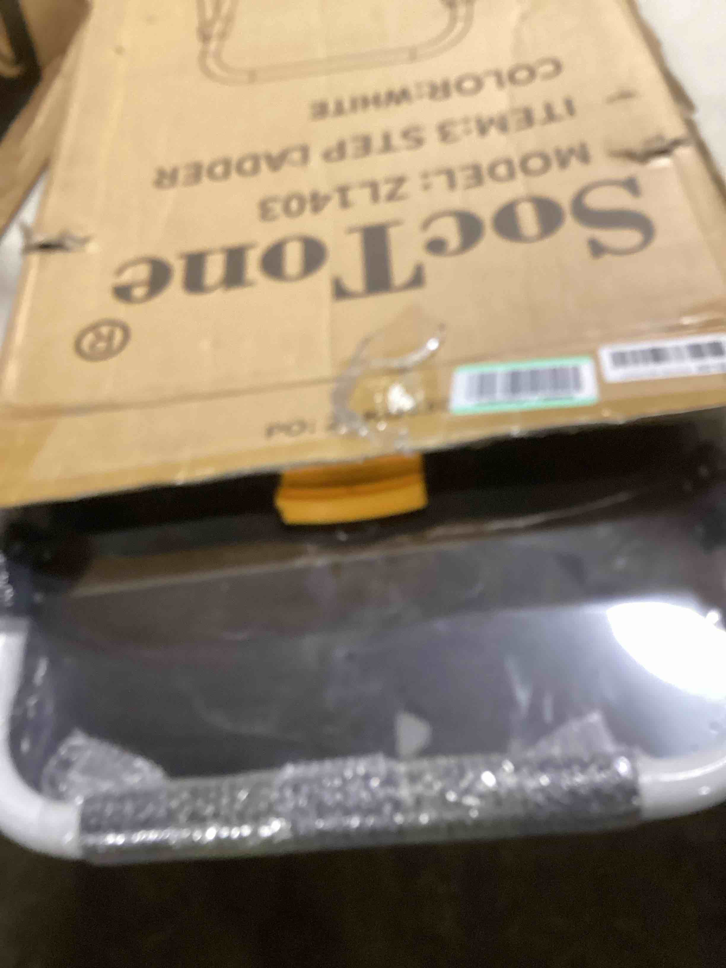 https://s3.amazonaws.com/lotting-images-prod/bidfta/YEL6528255_1729108774791.jpeg