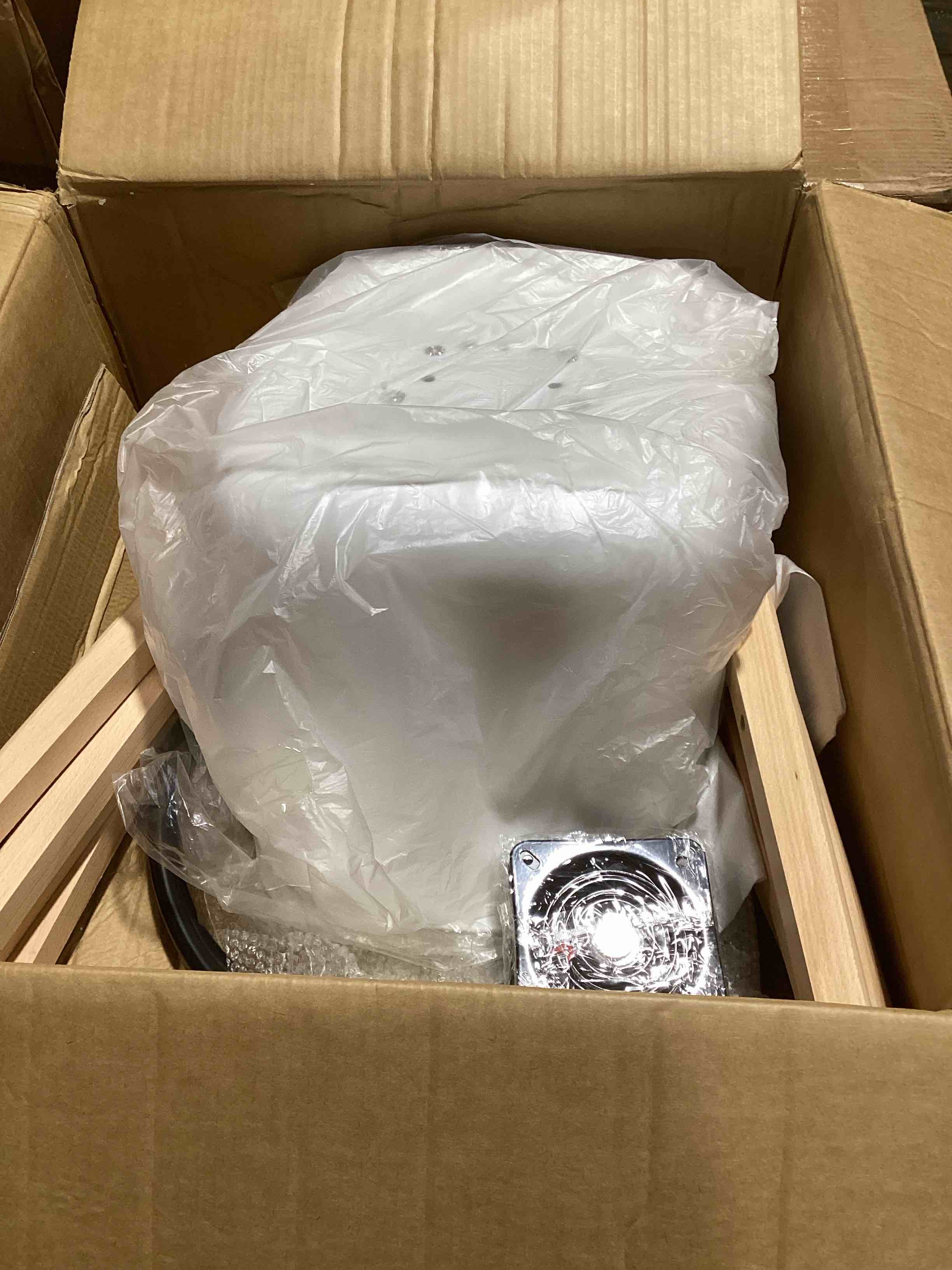 https://s3.amazonaws.com/lotting-images-prod/bidfta/YEL6533116_1720012061333.jpeg