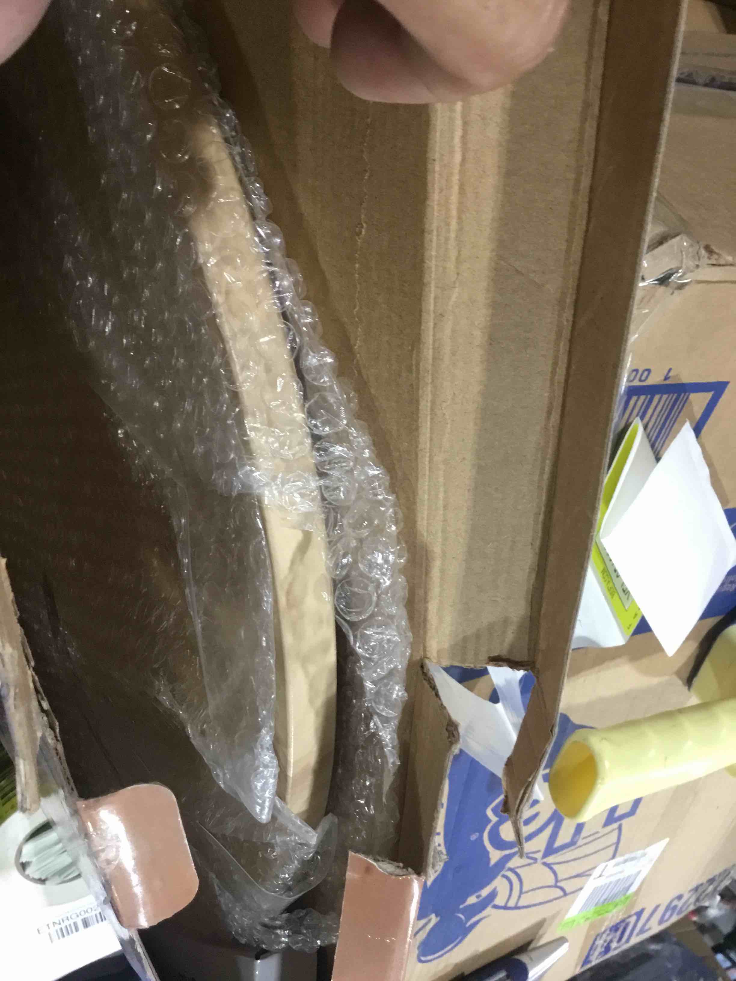 https://s3.amazonaws.com/lotting-images-prod/bidfta/YEL6540224_1721316258748.jpeg