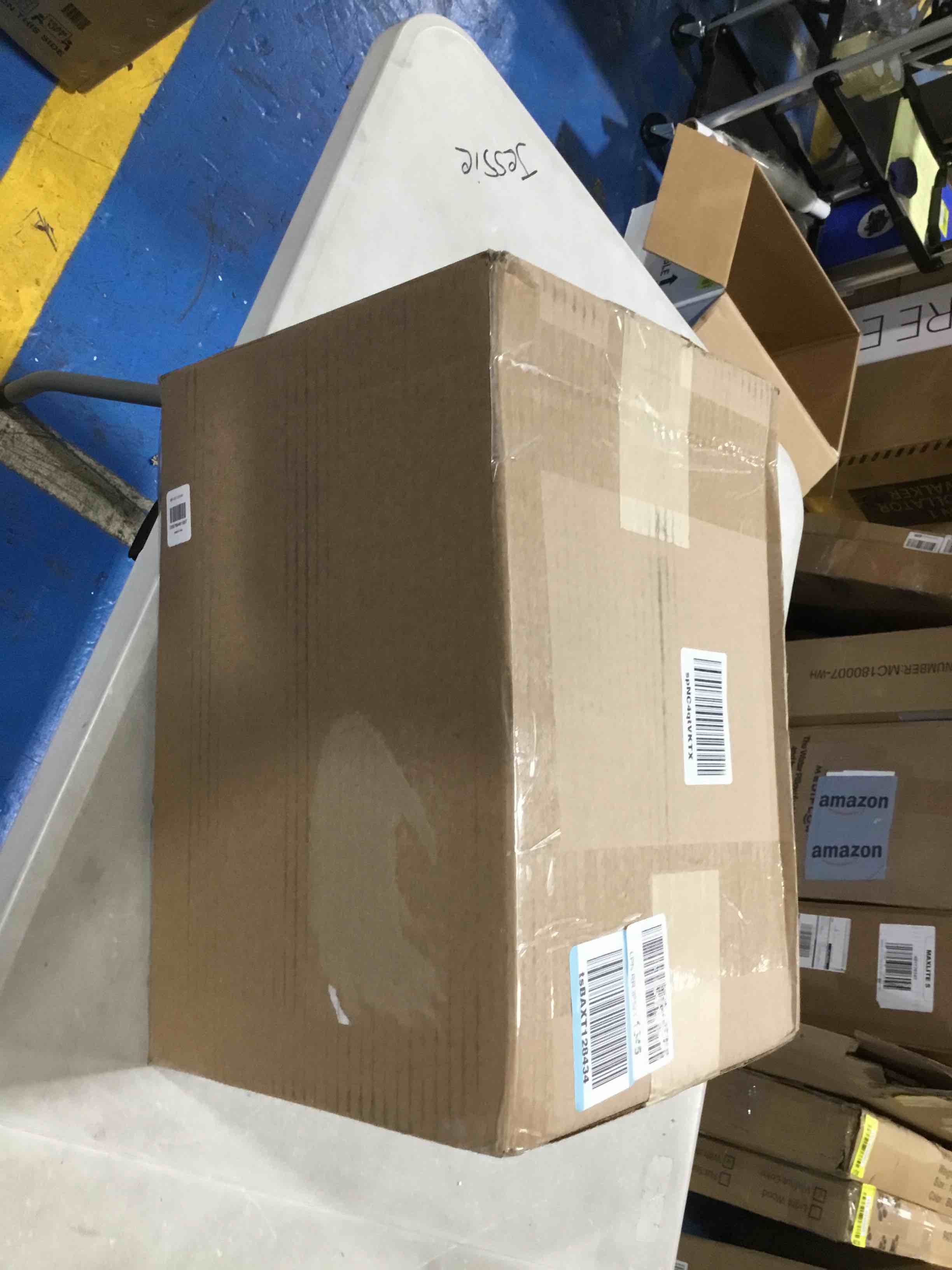https://s3.amazonaws.com/lotting-images-prod/bidfta/YEL6545401_1718975336795.jpeg