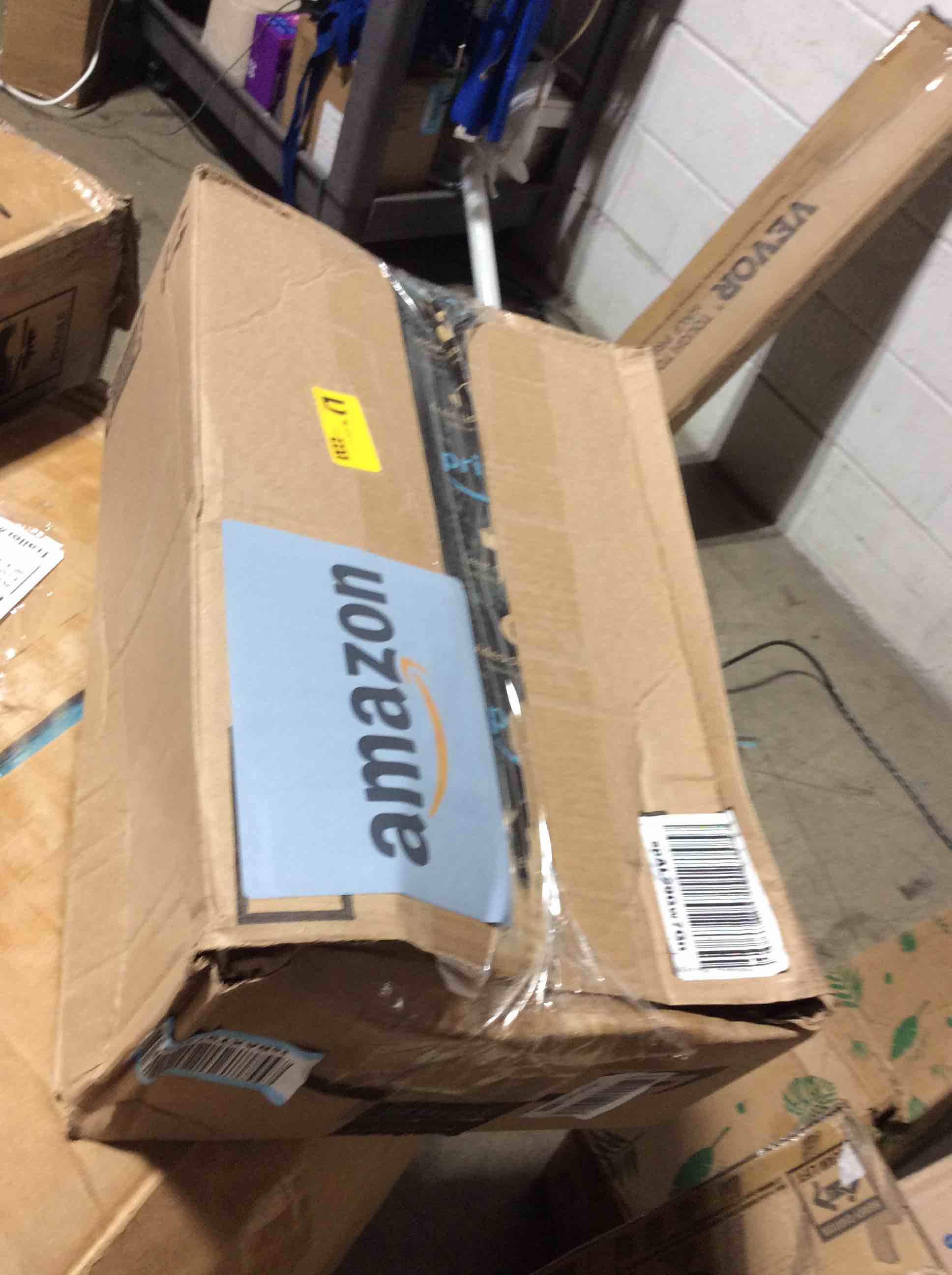 https://s3.amazonaws.com/lotting-images-prod/bidfta/YEL6550008_1721649262055.jpeg